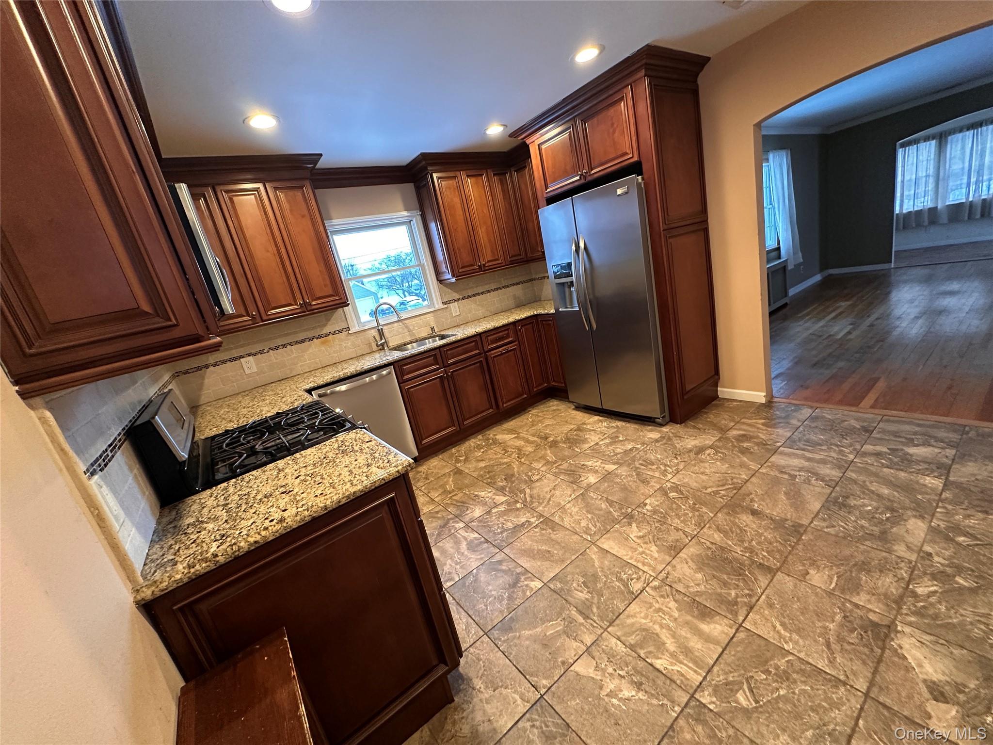 91 7th Street, Hicksville, NY 11801