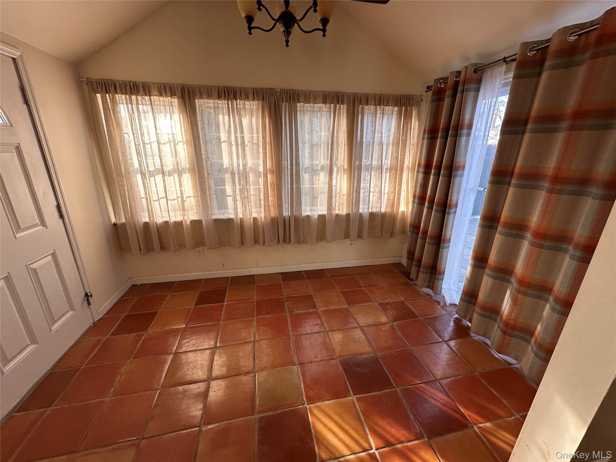 91 7th Street, Hicksville, NY 11801