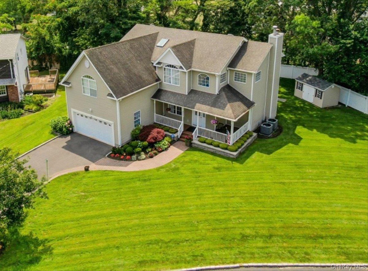 24 Ridge Court, Hauppauge, NY 11788