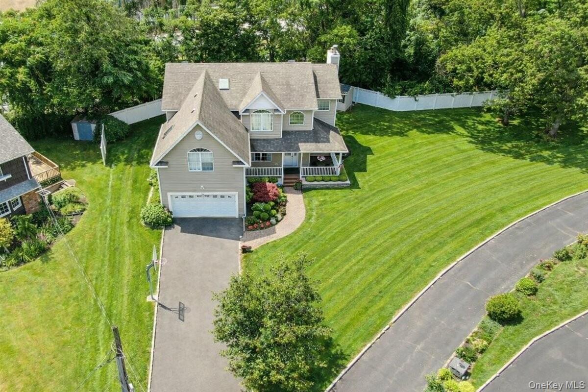 24 Ridge Court, Hauppauge, NY 11788