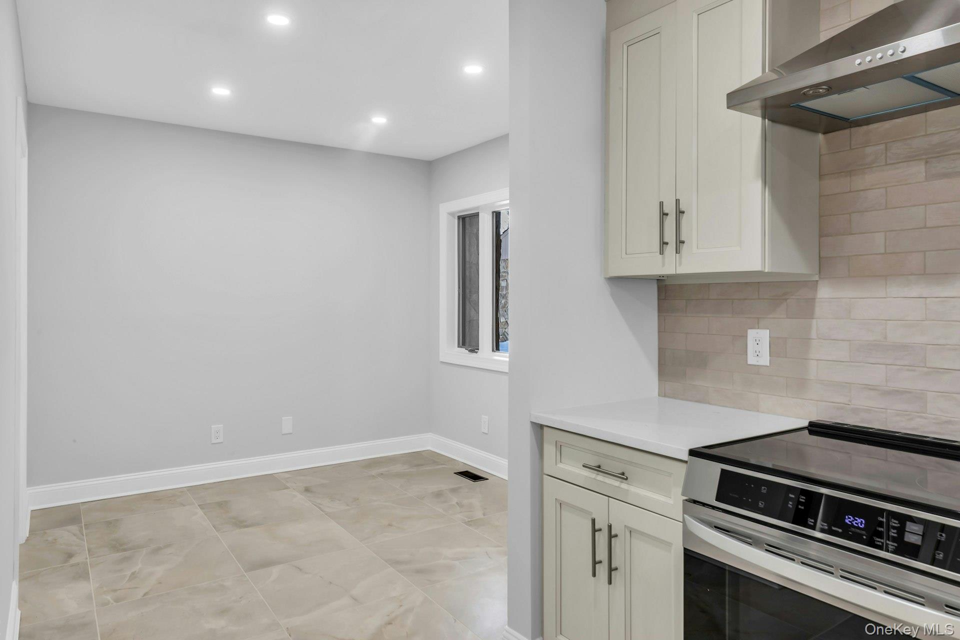 3 Willada Lane, Glen Cove, NY 11542