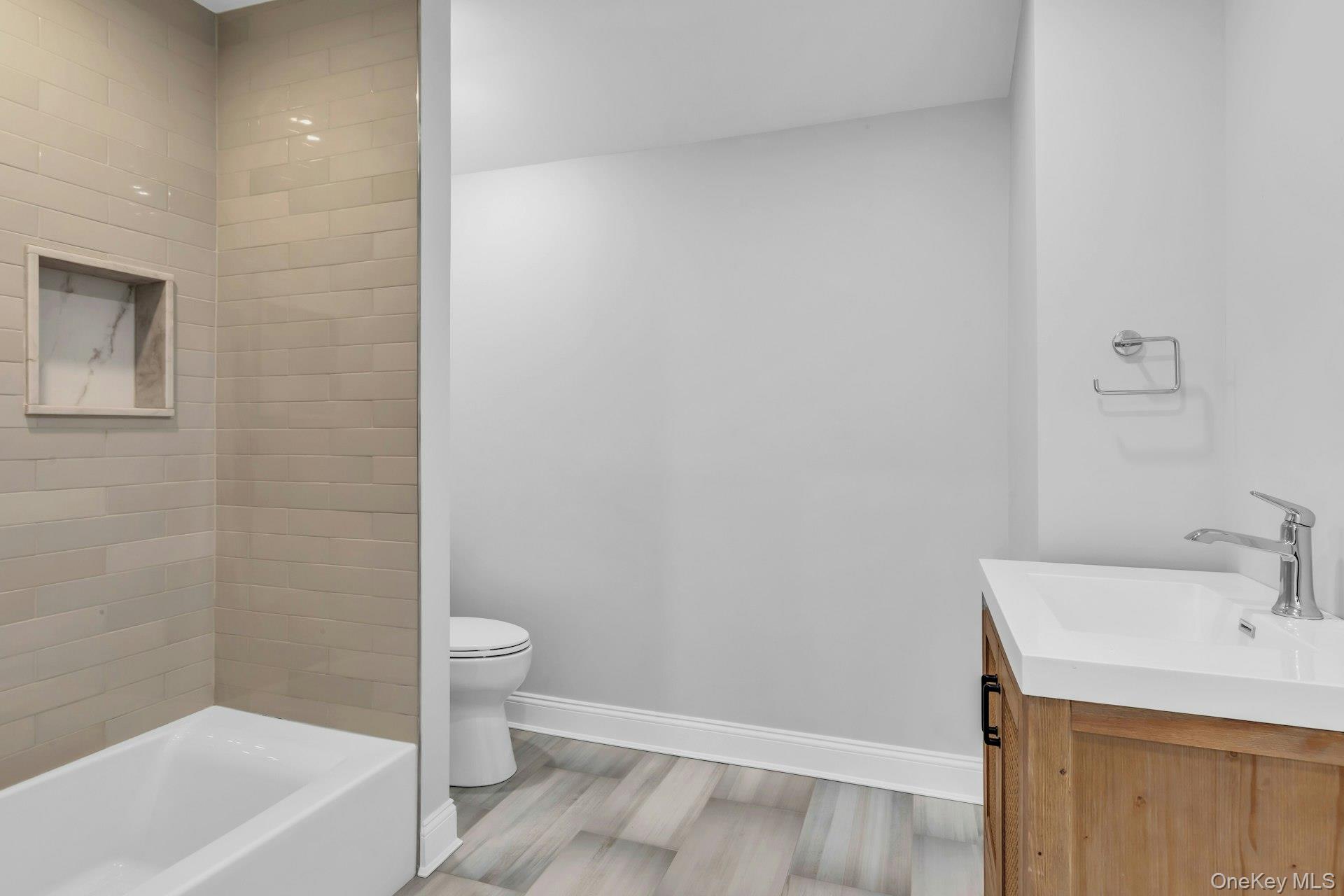 3 Willada Lane, Glen Cove, NY 11542