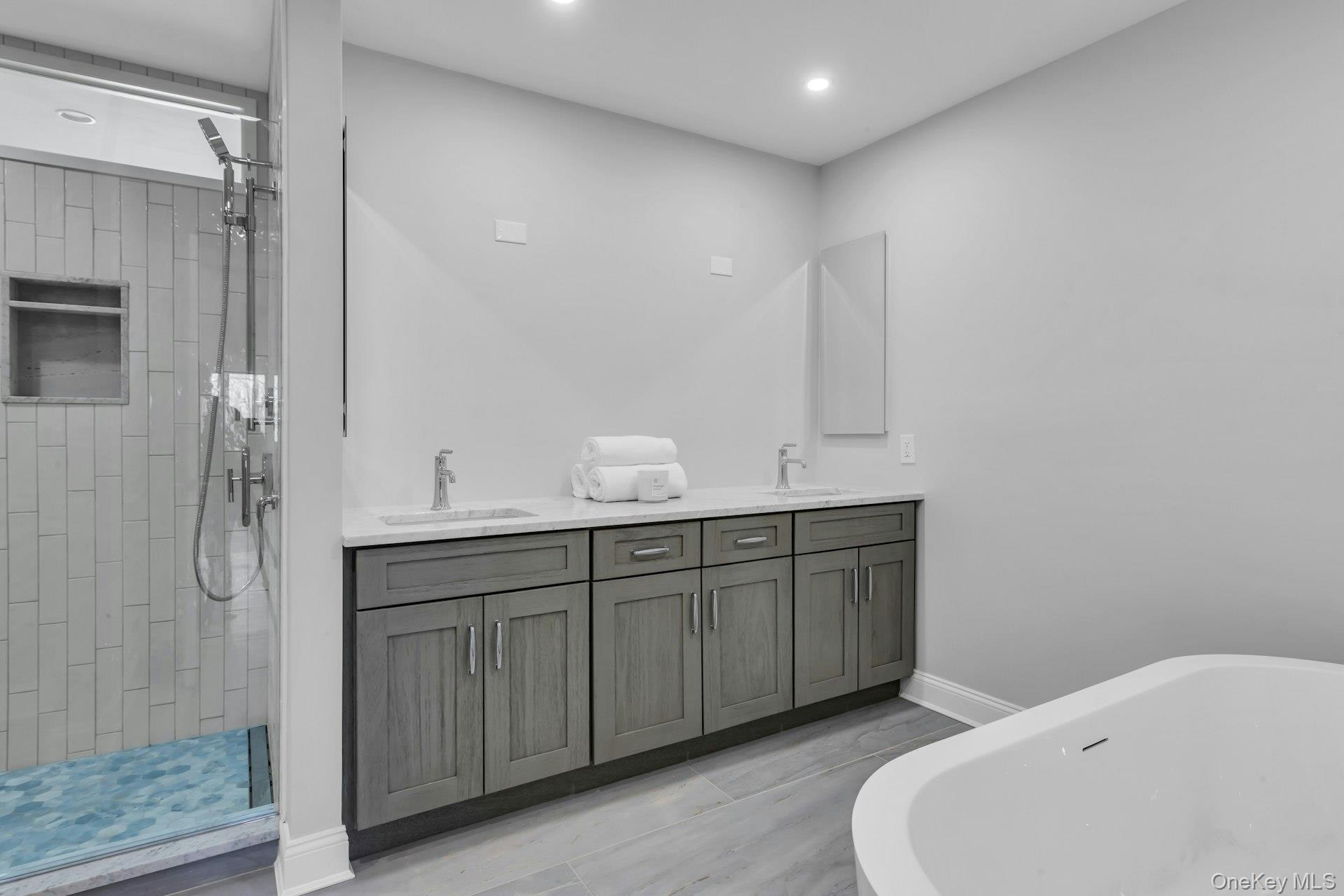 3 Willada Lane, Glen Cove, NY 11542