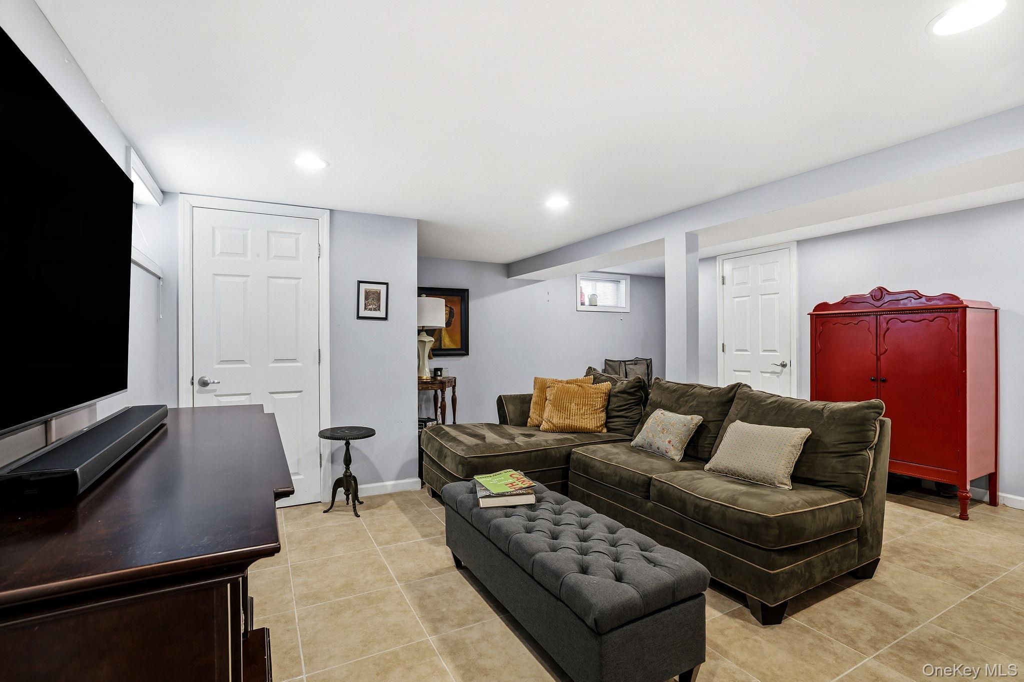 64 W Fenimore Street, Valley Stream, NY 11580