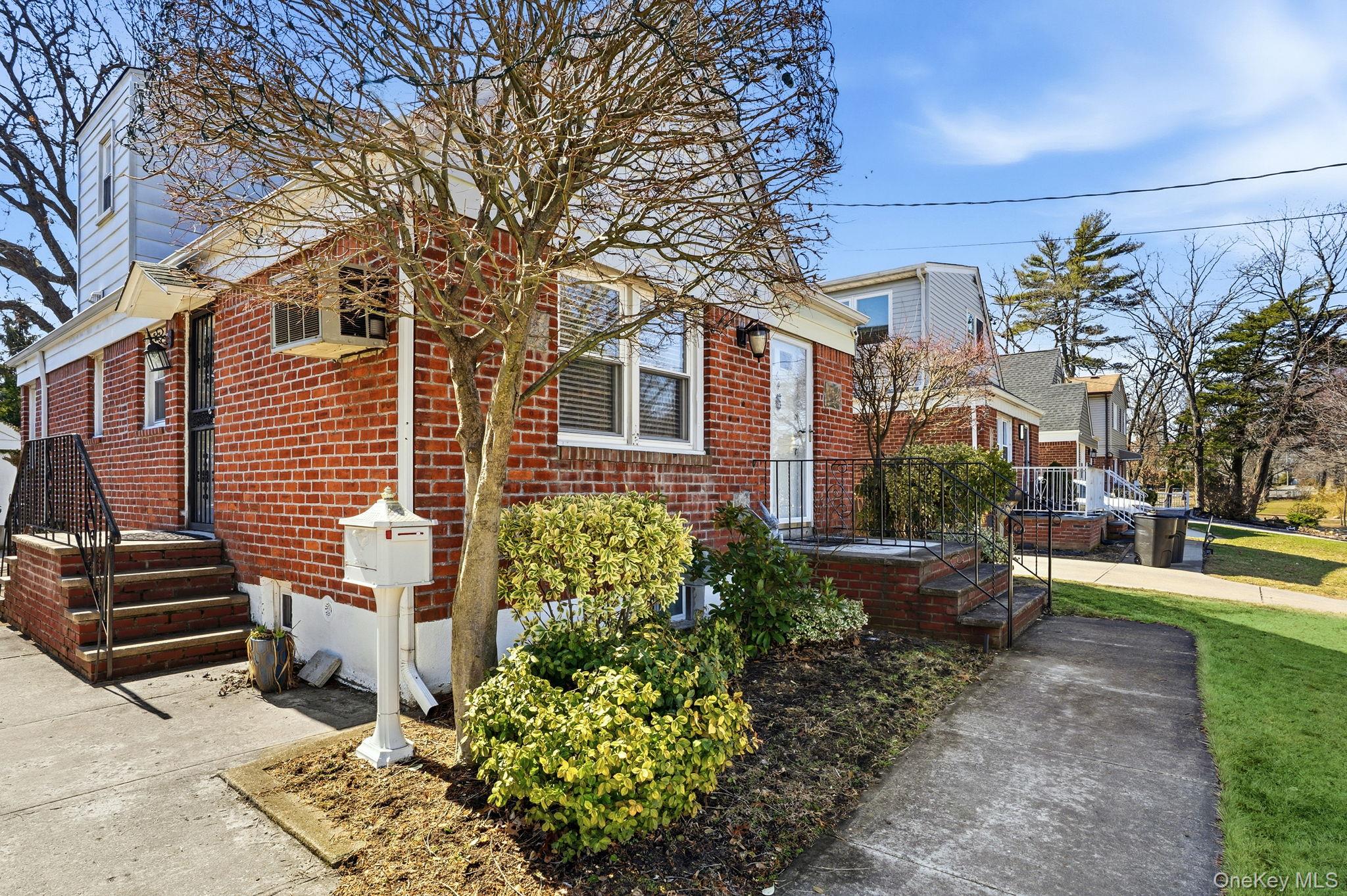 64 W Fenimore Street, Valley Stream, NY 11580