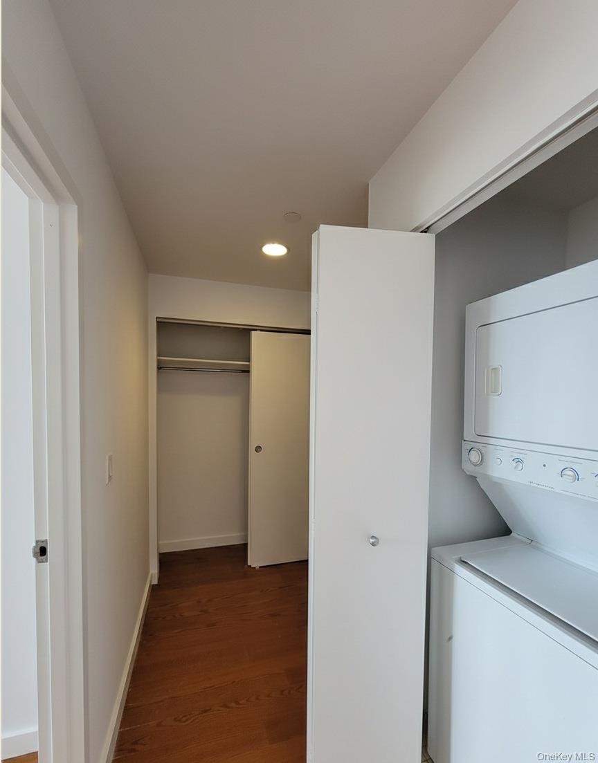 40-28 College Point Boulevard # 805, Flushing, NY 11354