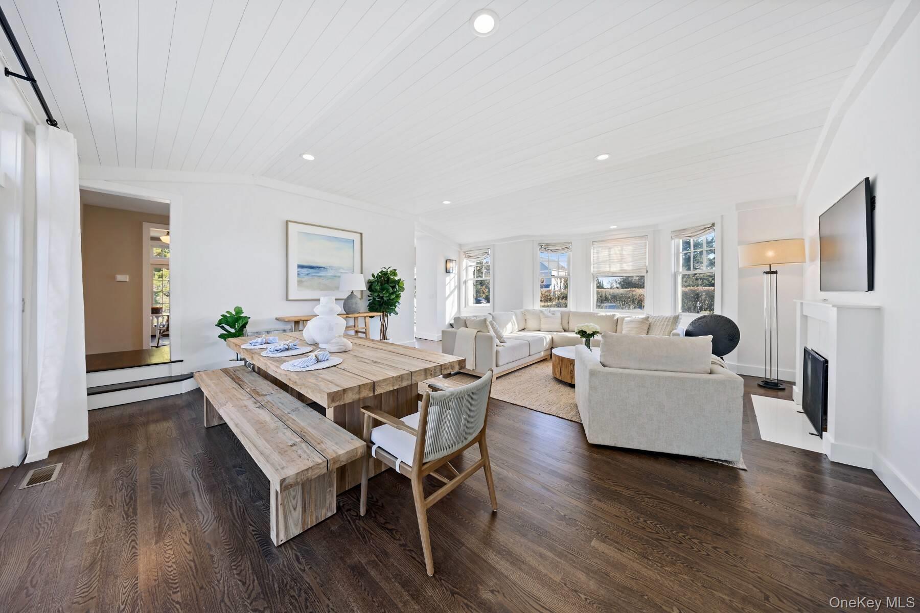 30 Exchange Place, Westhampton Beach, NY 11978