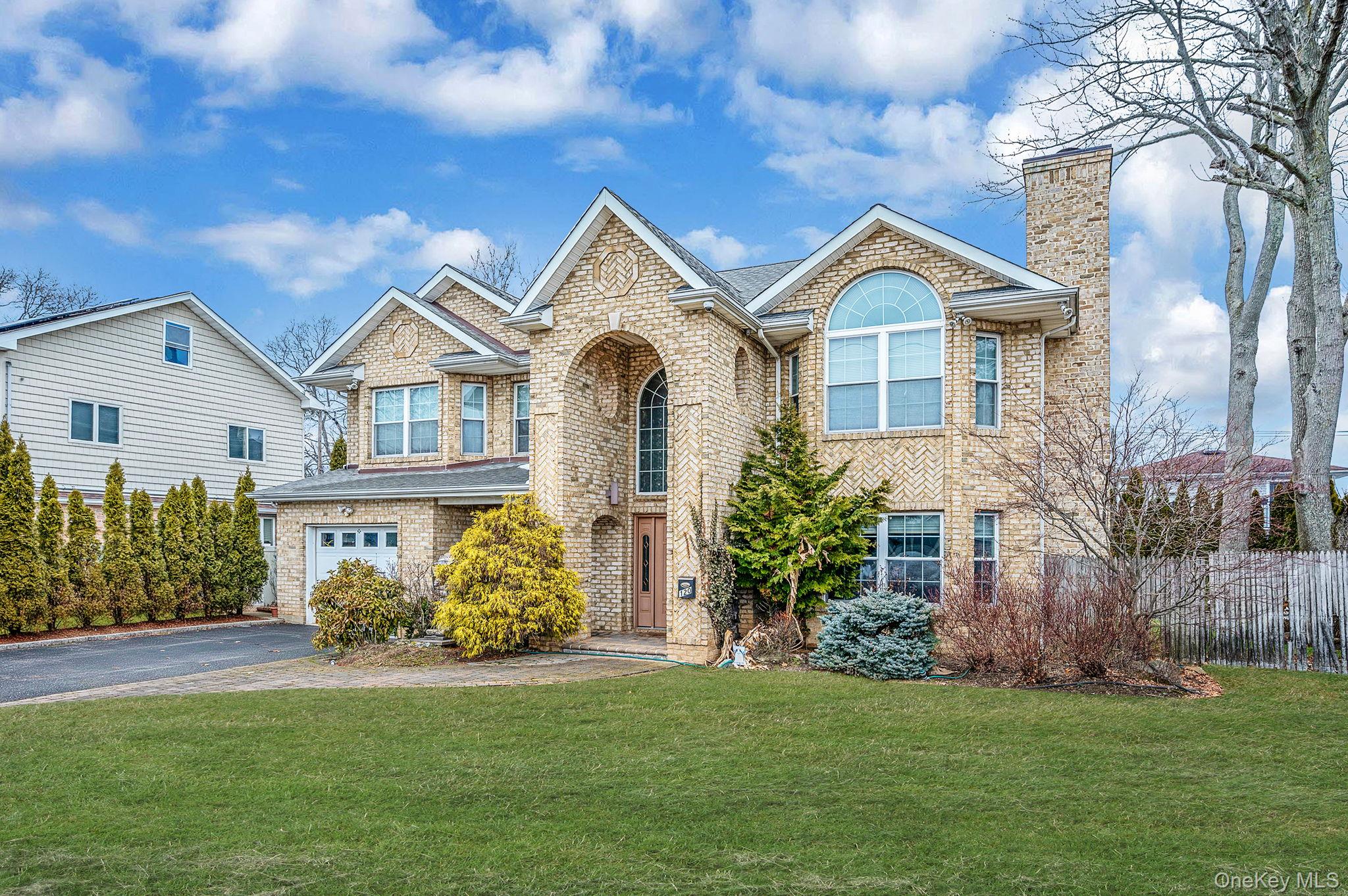 120 Waldo Street, Copiague, NY 11726