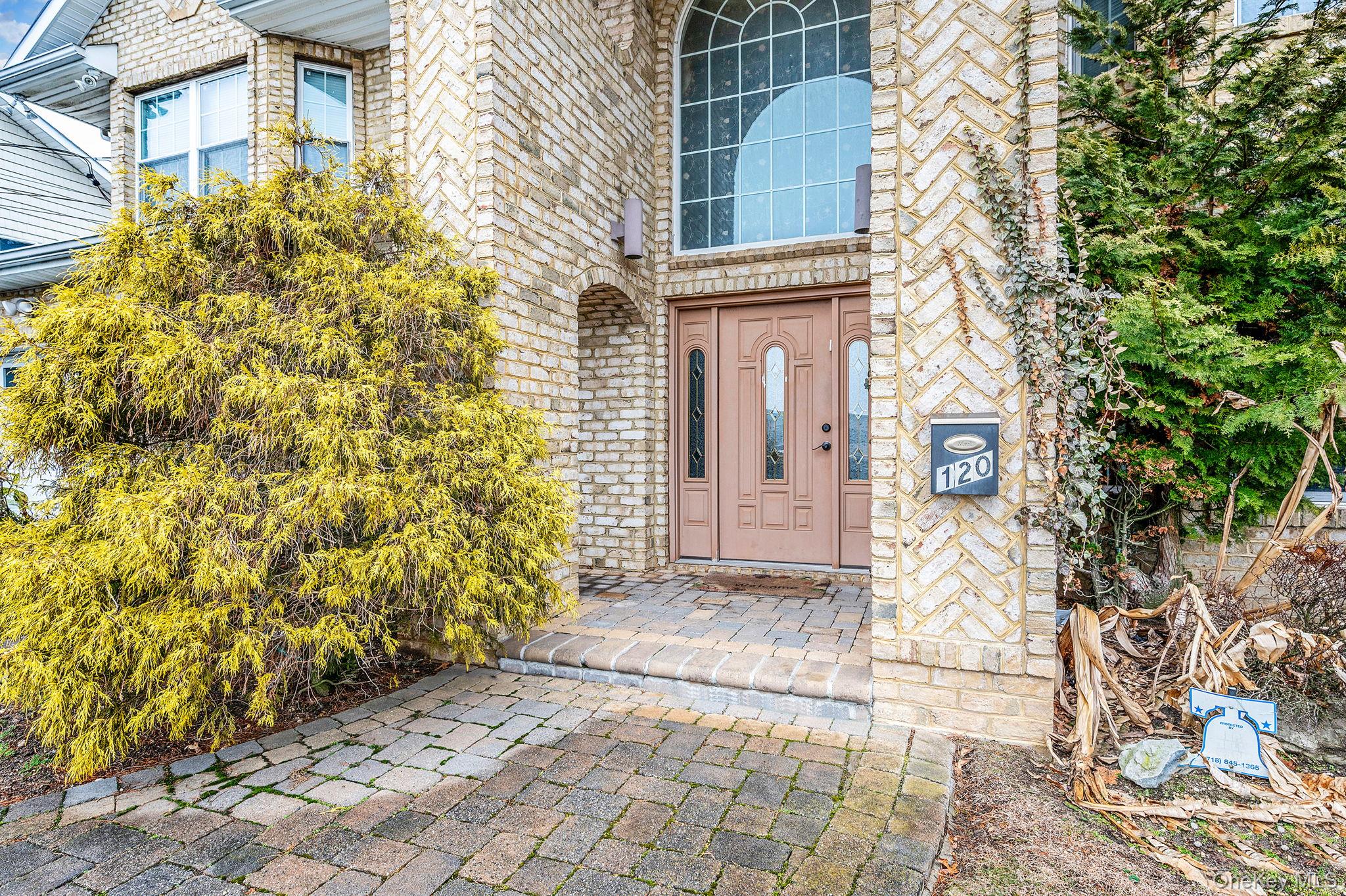 120 Waldo Street, Copiague, NY 11726