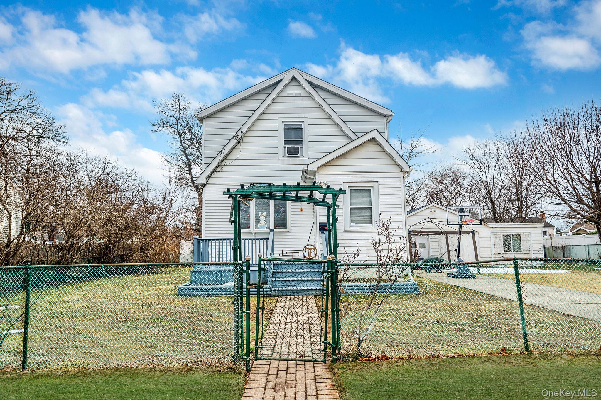 180 25th Street, Copiague, NY 11726