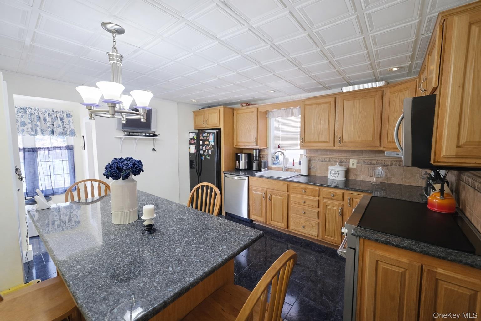 2725 Fenton Avenue, Bronx, NY 10469