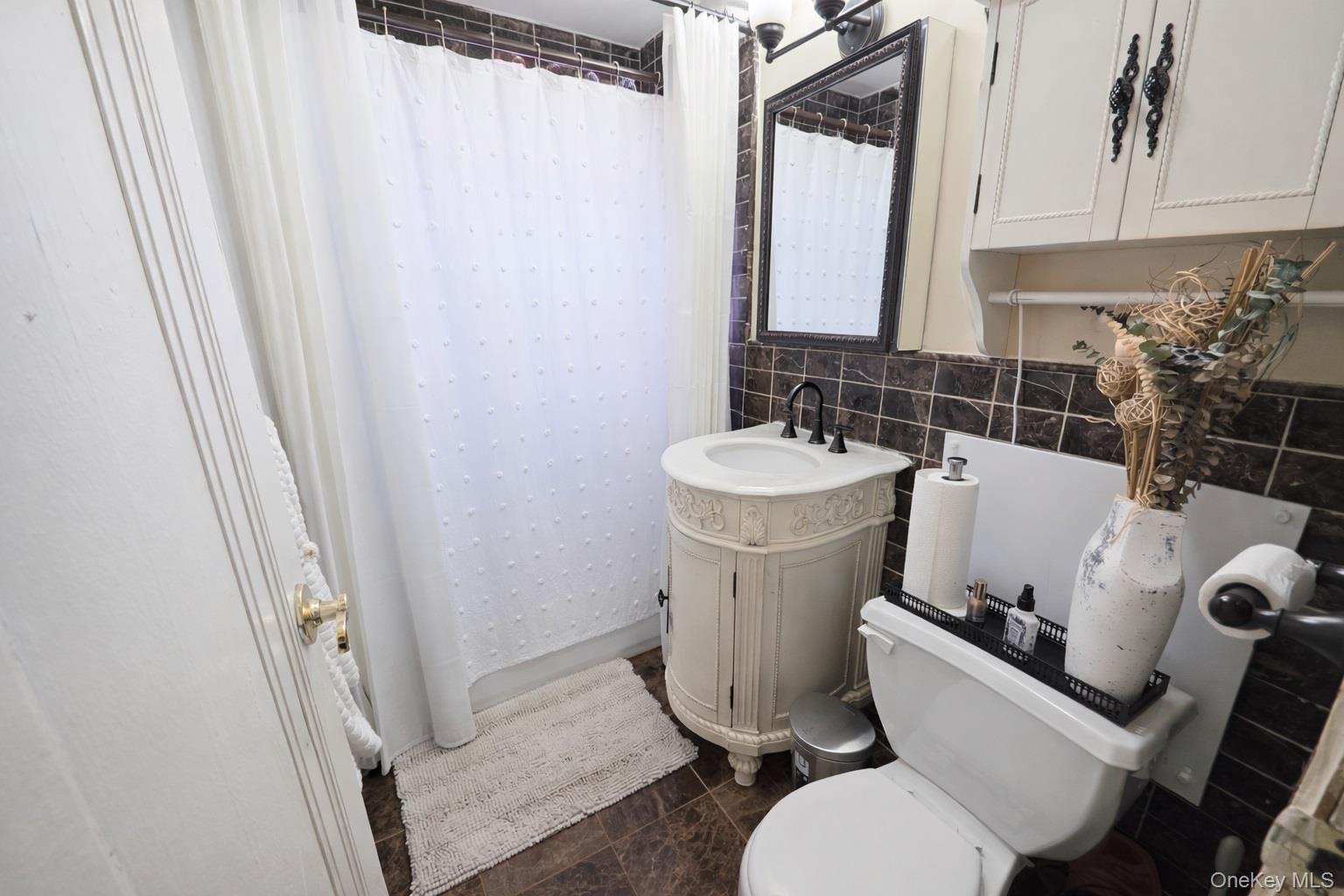 2725 Fenton Avenue, Bronx, NY 10469