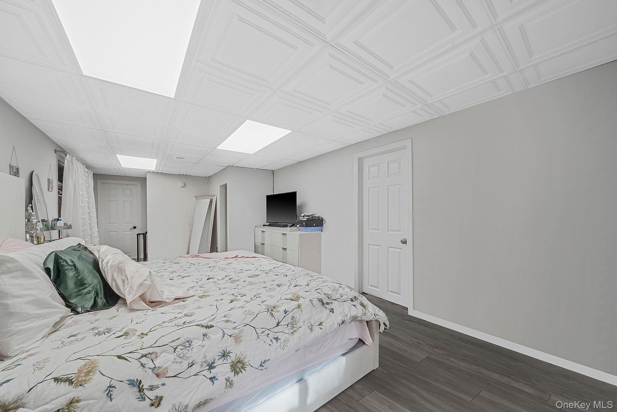 19 Lindsey Place, Holbrook, NY 11741