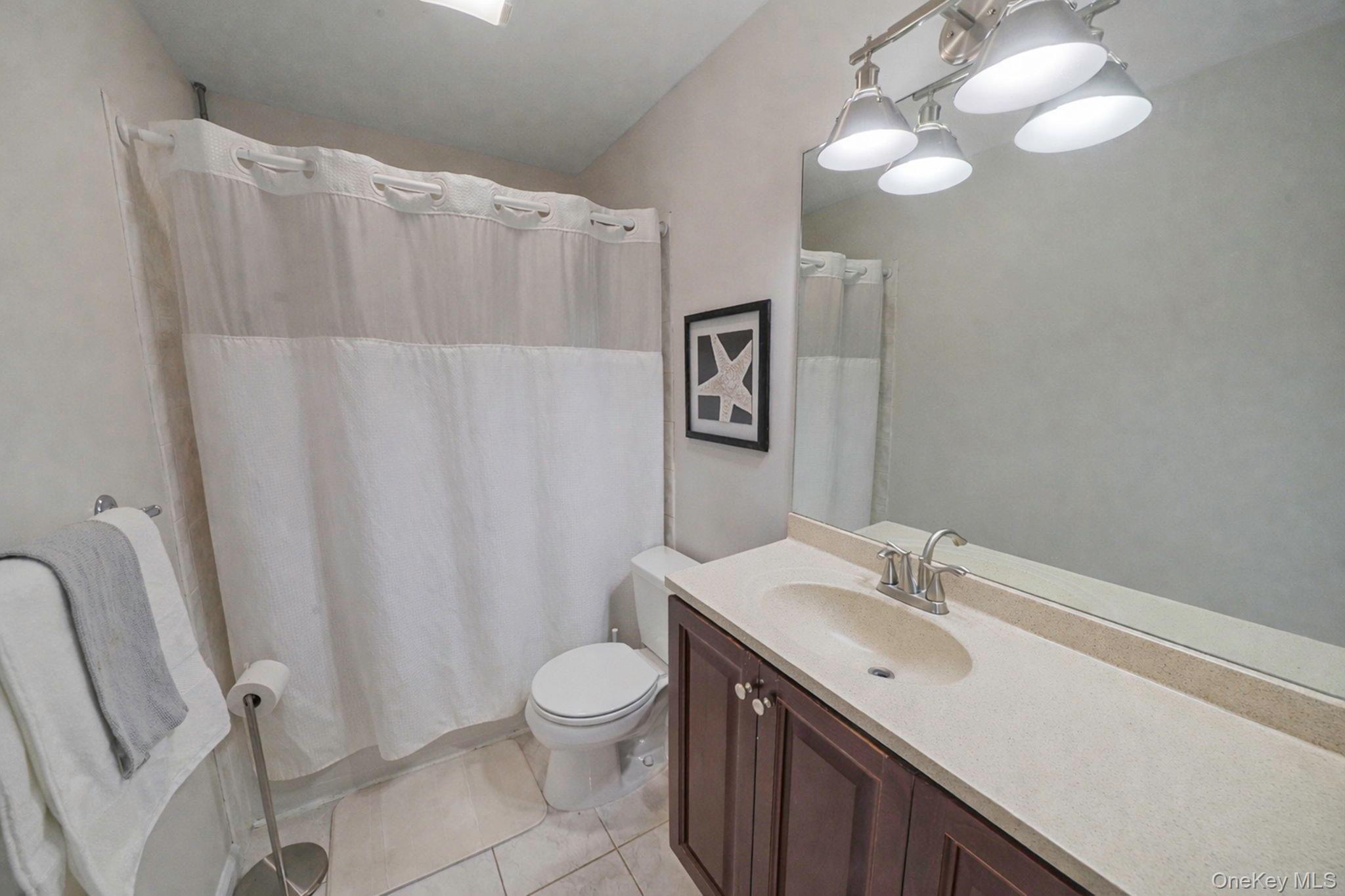 19 Lindsey Place, Holbrook, NY 11741