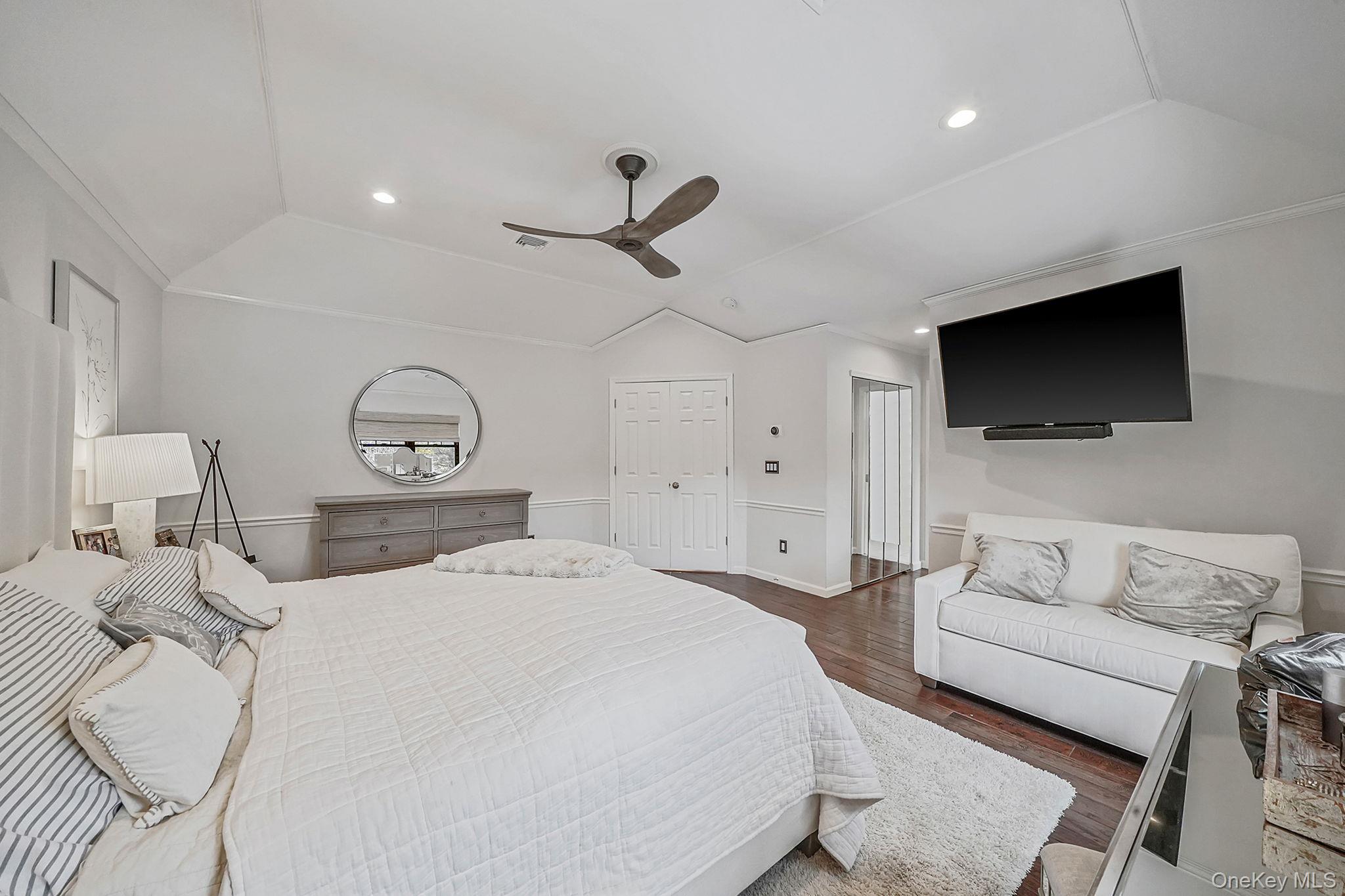 19 Lindsey Place, Holbrook, NY 11741