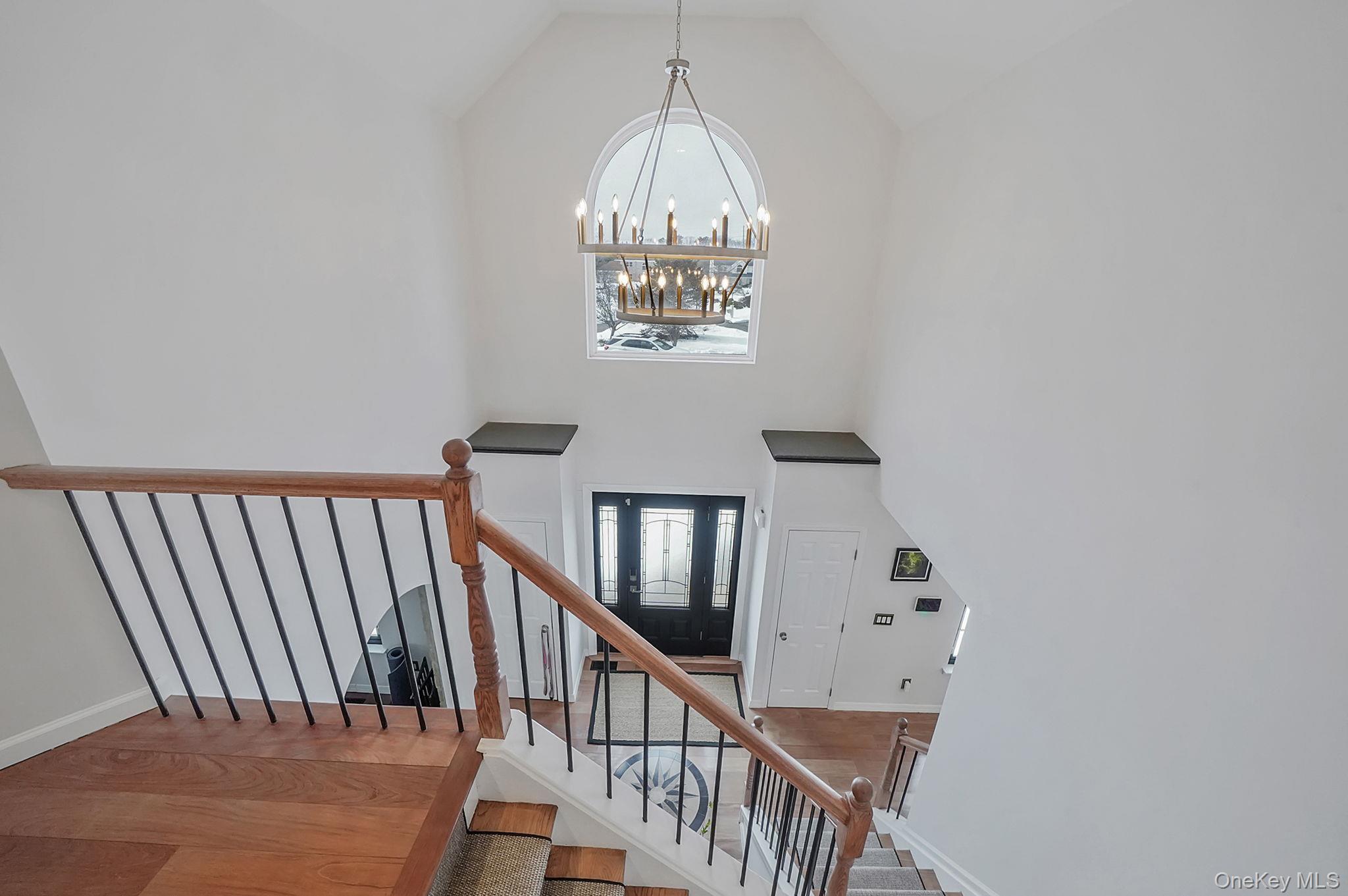 19 Lindsey Place, Holbrook, NY 11741