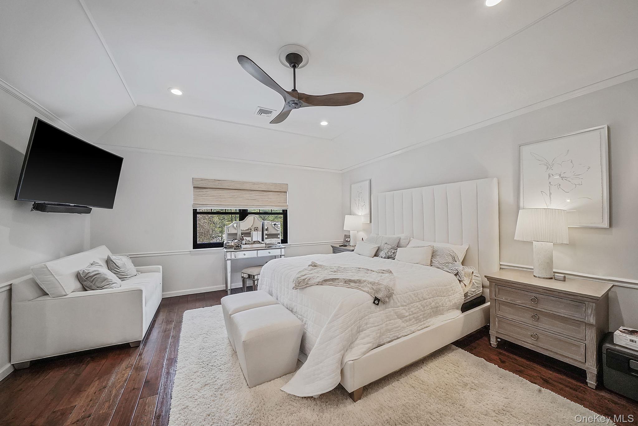 19 Lindsey Place, Holbrook, NY 11741