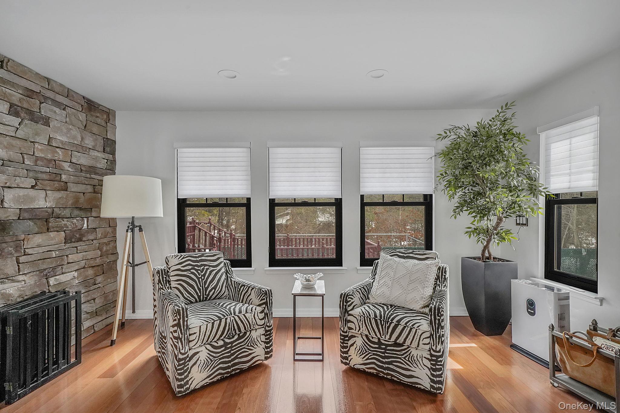 19 Lindsey Place, Holbrook, NY 11741