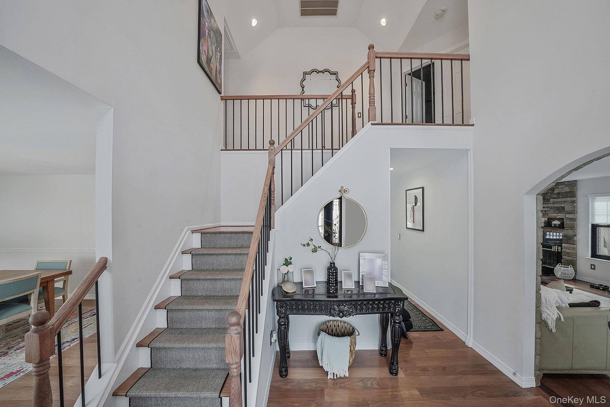 19 Lindsey Place, Holbrook, NY 11741