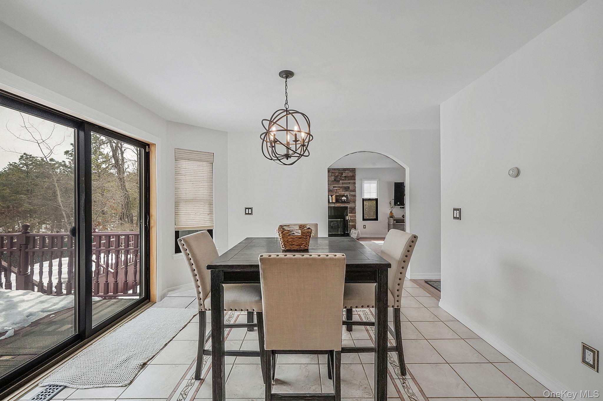 19 Lindsey Place, Holbrook, NY 11741