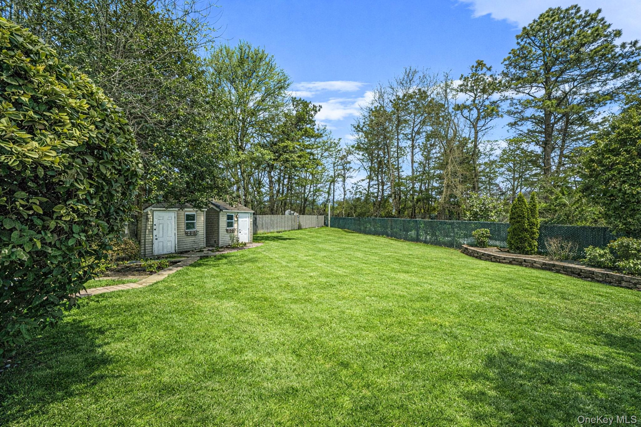 19 Lindsey Place, Holbrook, NY 11741