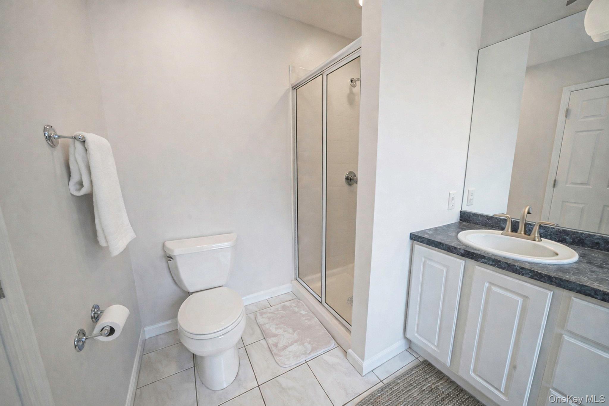 19 Lindsey Place, Holbrook, NY 11741