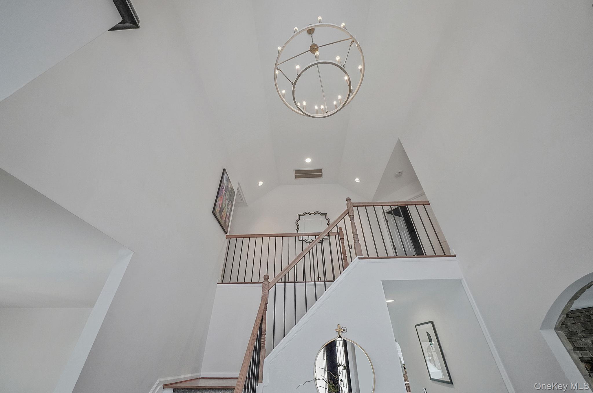 19 Lindsey Place, Holbrook, NY 11741