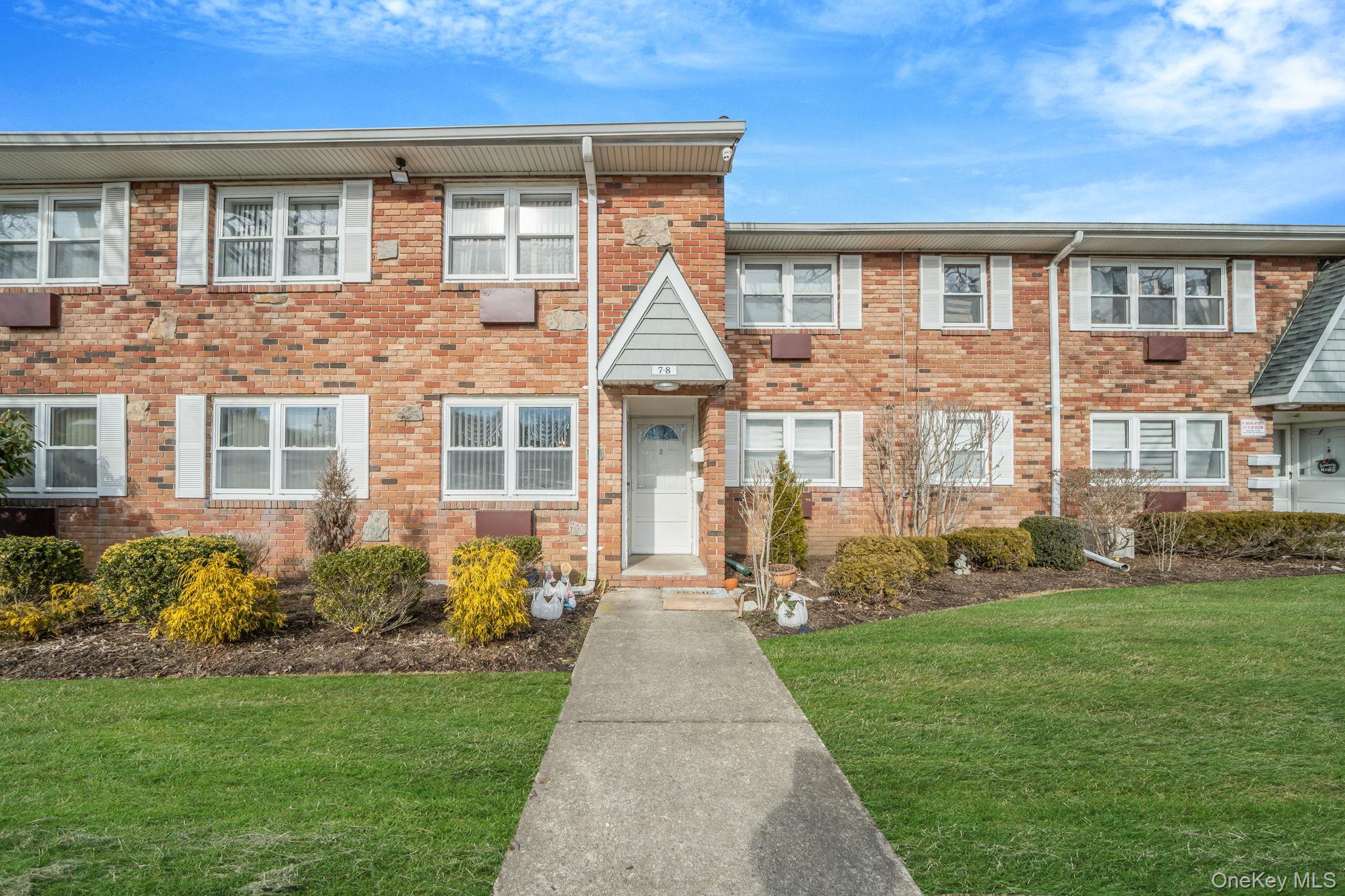 100 Connetquot Avenue # 7, East Islip, NY 11730