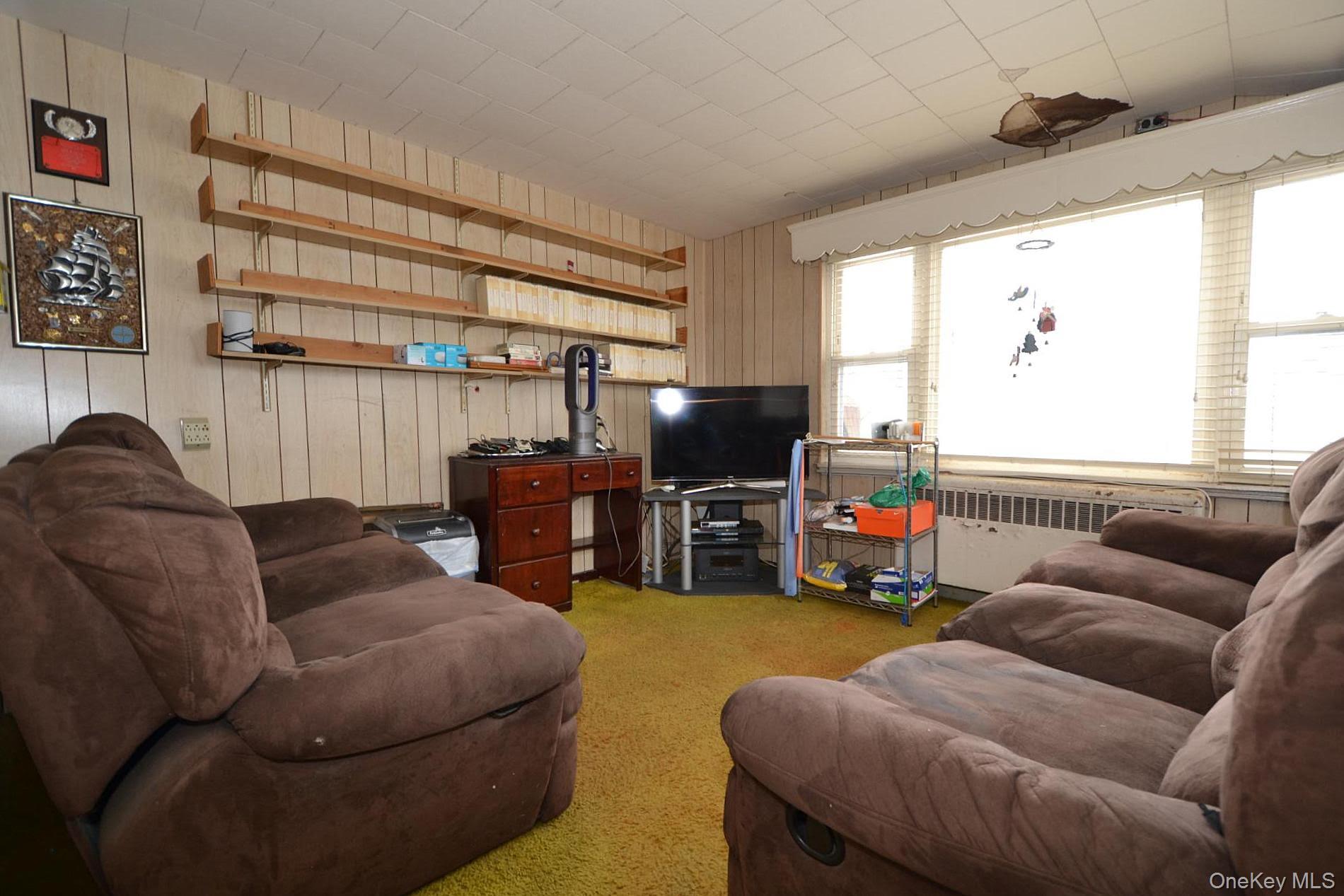 463 S Bayview Avenue, Freeport, NY 11520