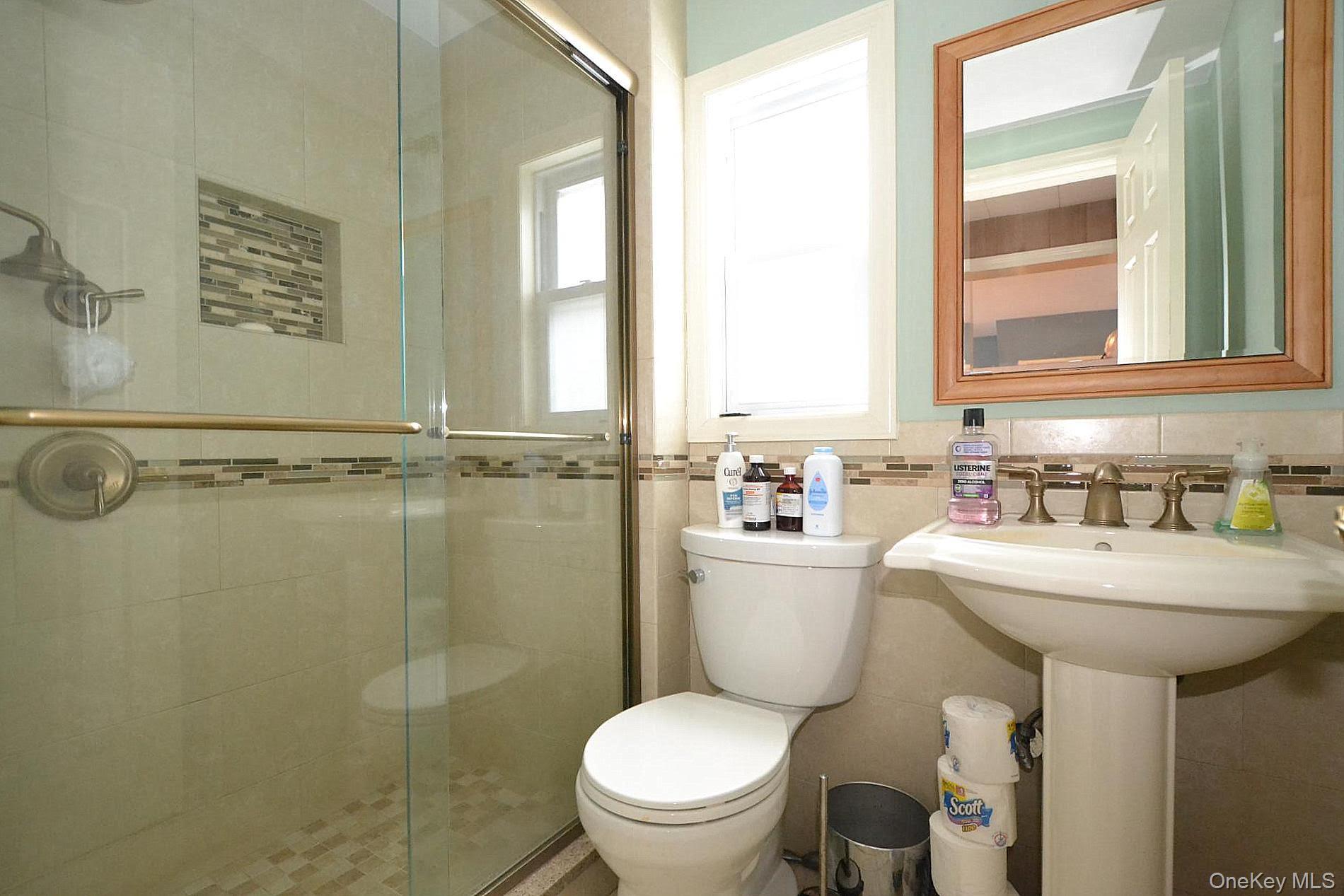 463 S Bayview Avenue, Freeport, NY 11520