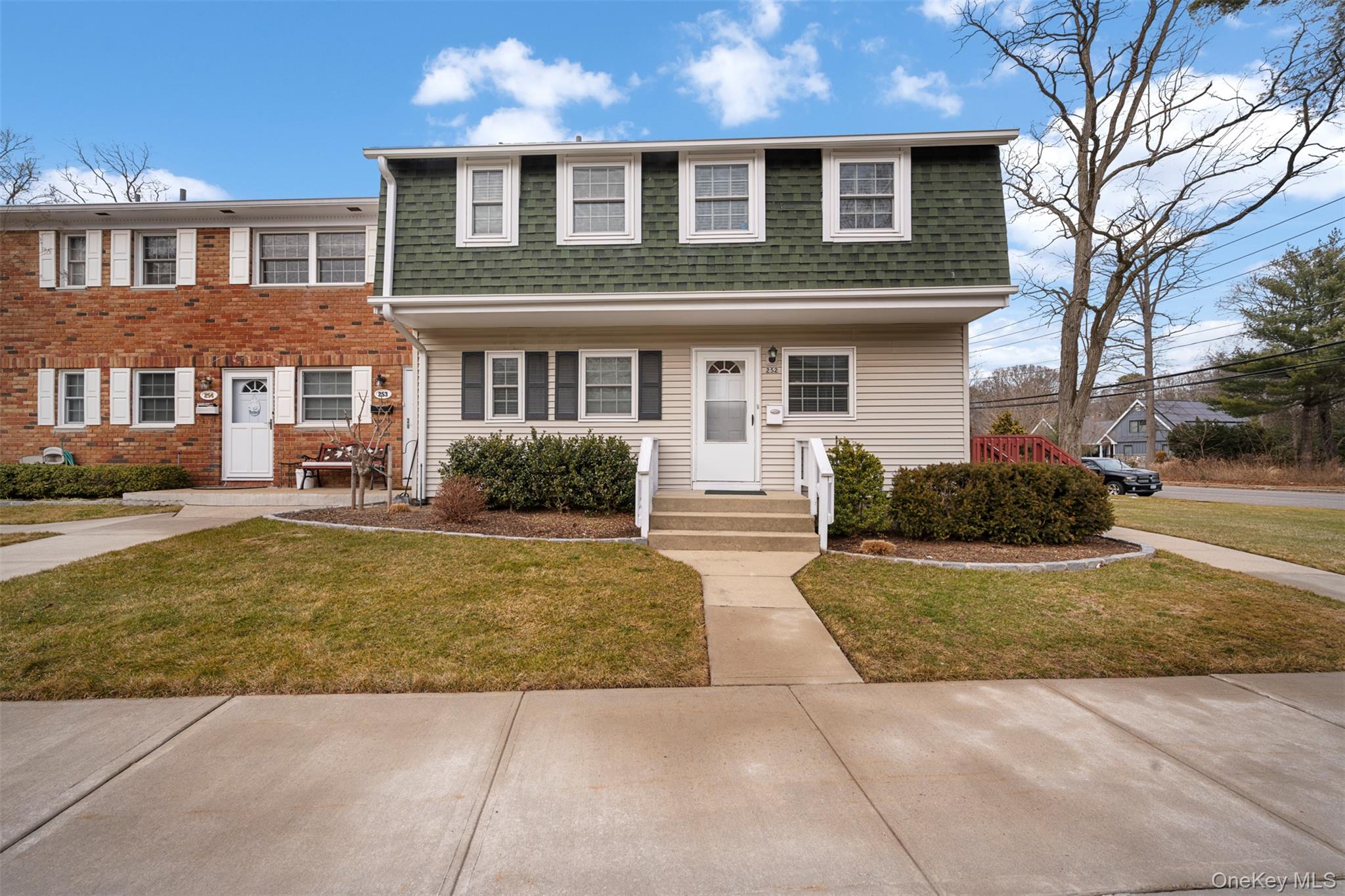 252 Village Drive # 252, Hauppauge, NY 11788