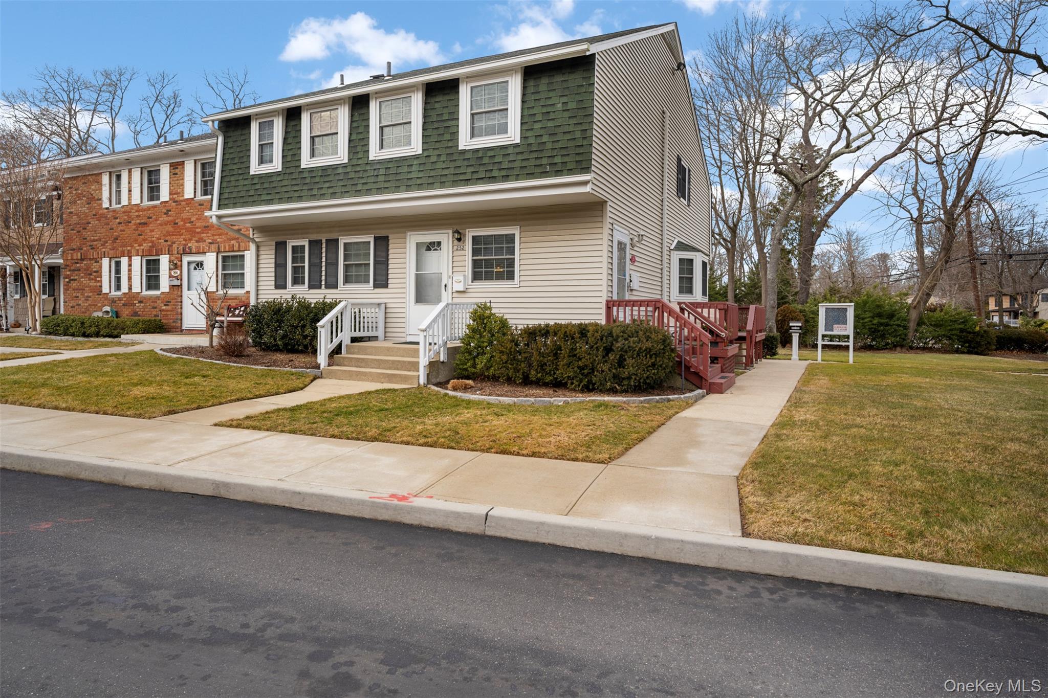 252 Village Drive # 252, Hauppauge, NY 11788