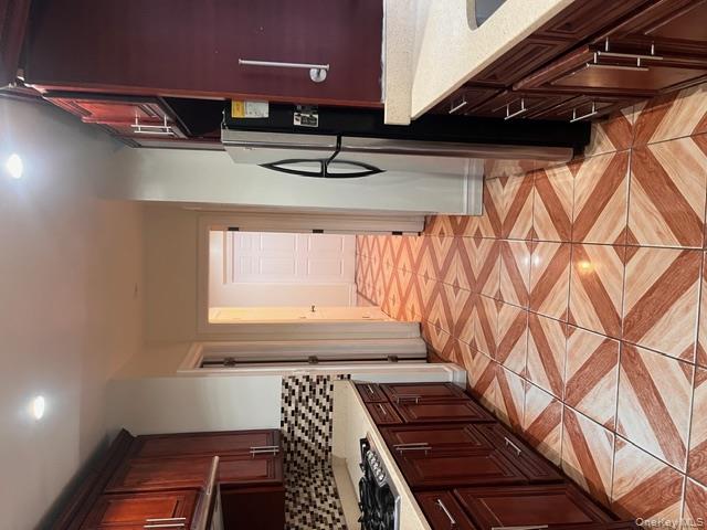 49 Manor Road, Valley Stream, NY 11580