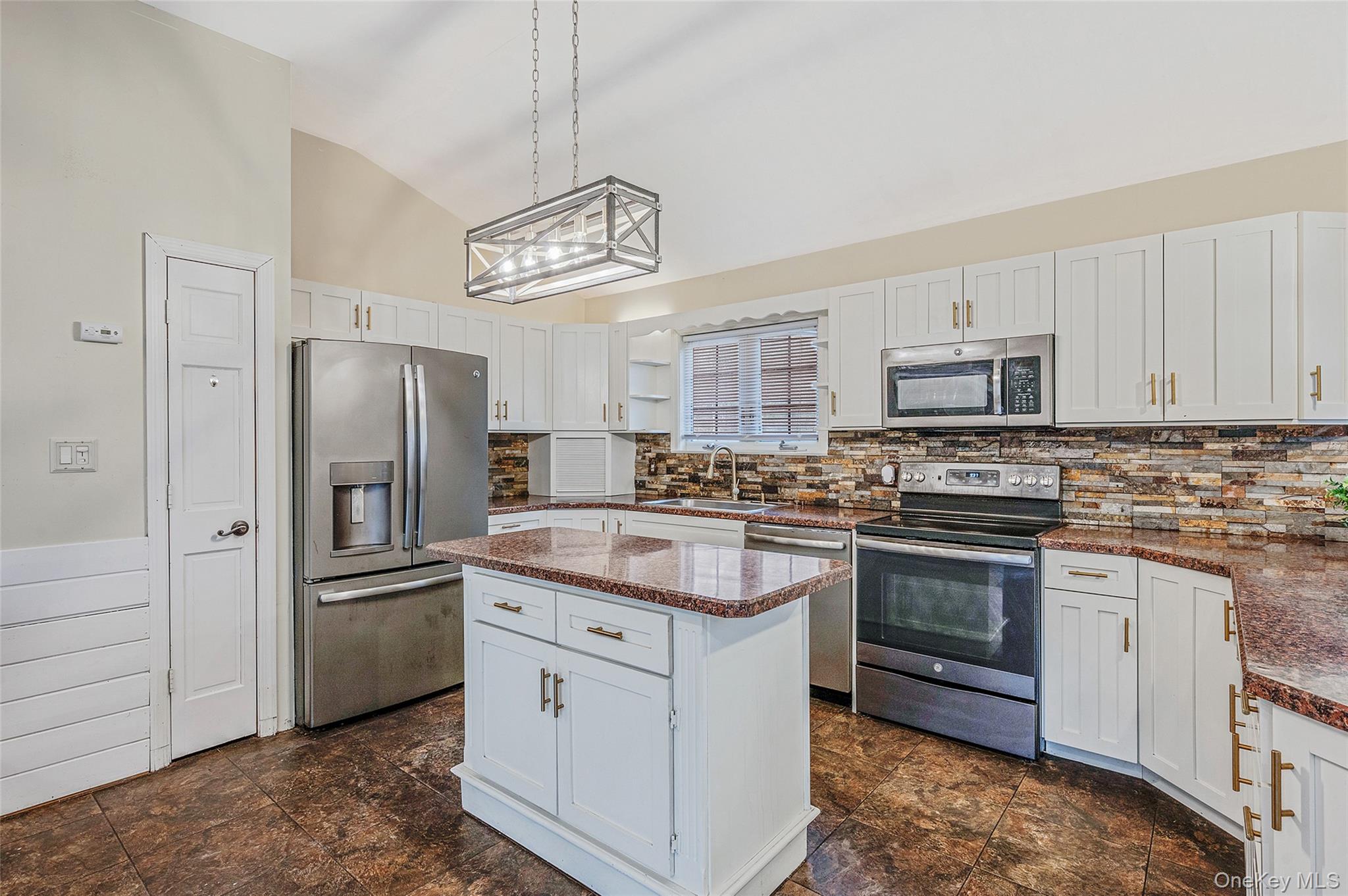 43 Madeline Road, Ridge, NY 11961