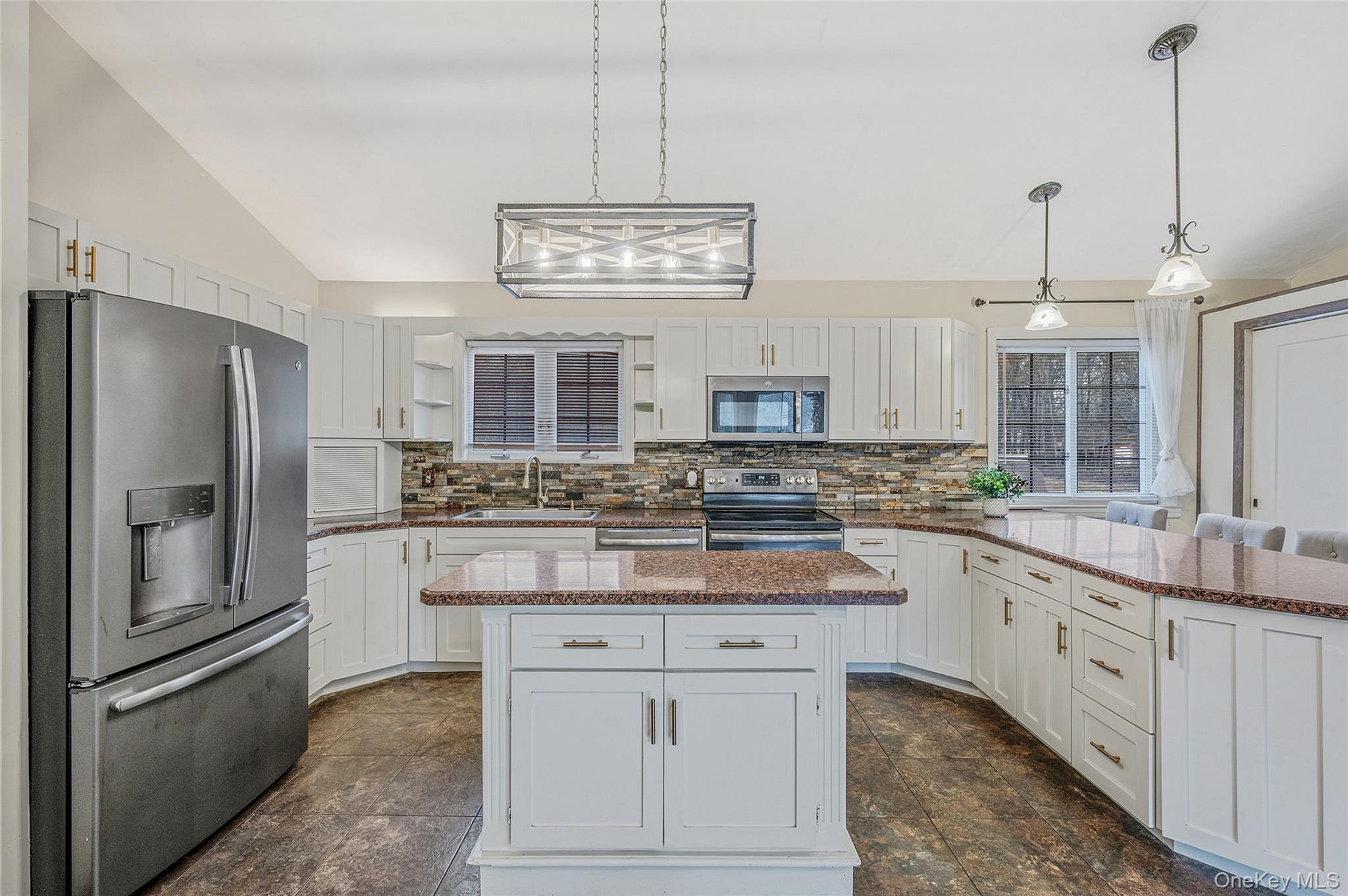 43 Madeline Road, Ridge, NY 11961