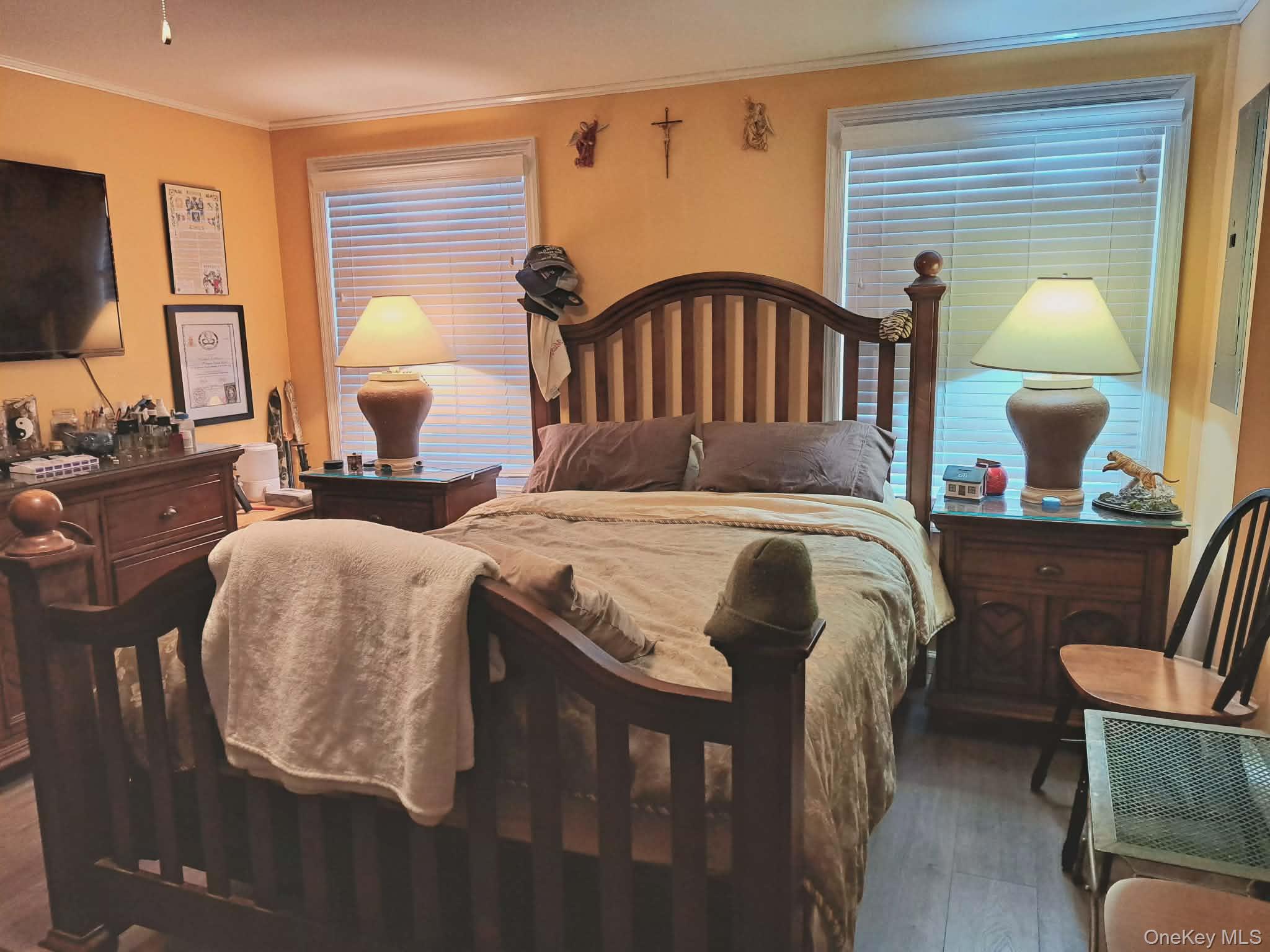 21 Village Circle E, Manorville, NY 11949