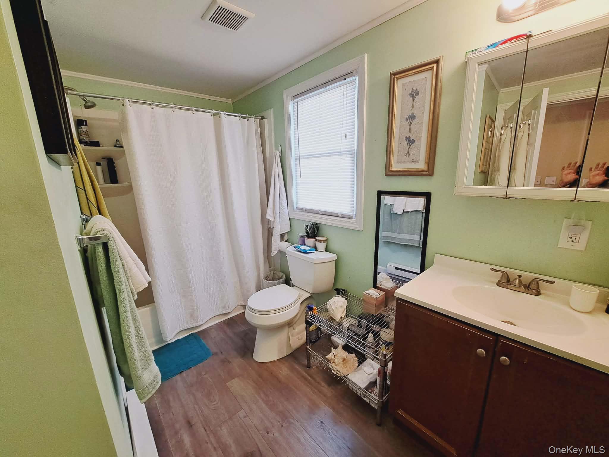 21 Village Circle E, Manorville, NY 11949