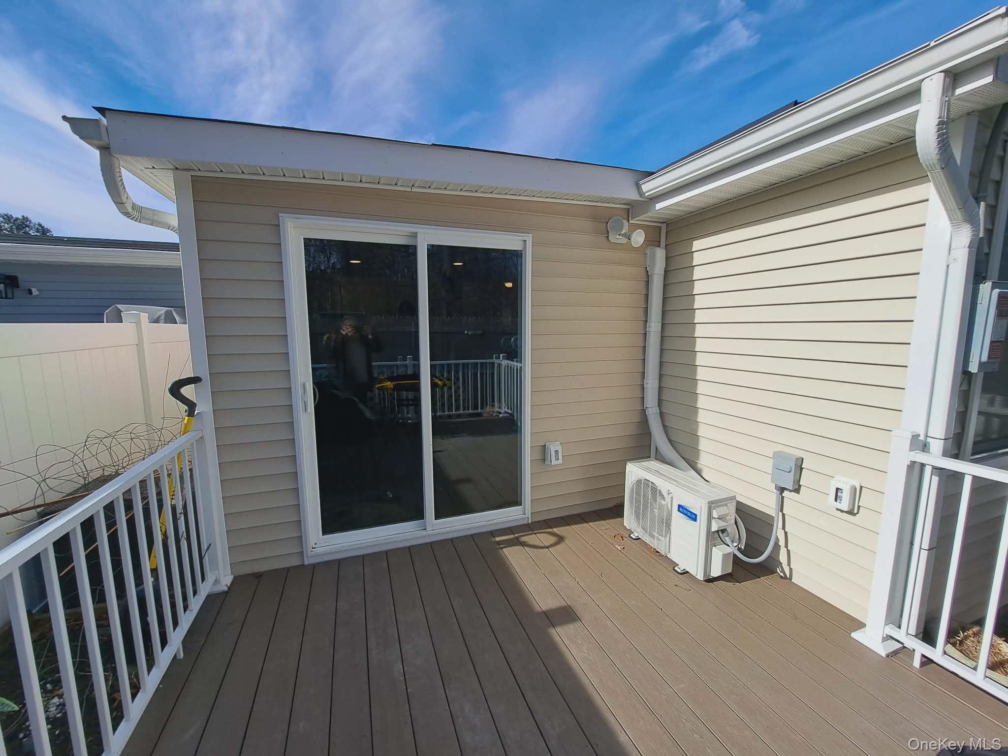 21 Village Circle E, Manorville, NY 11949