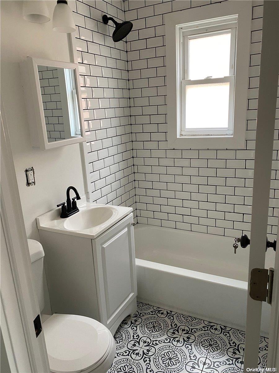 122 E Fulton Street # upper, Long Beach, NY 11561