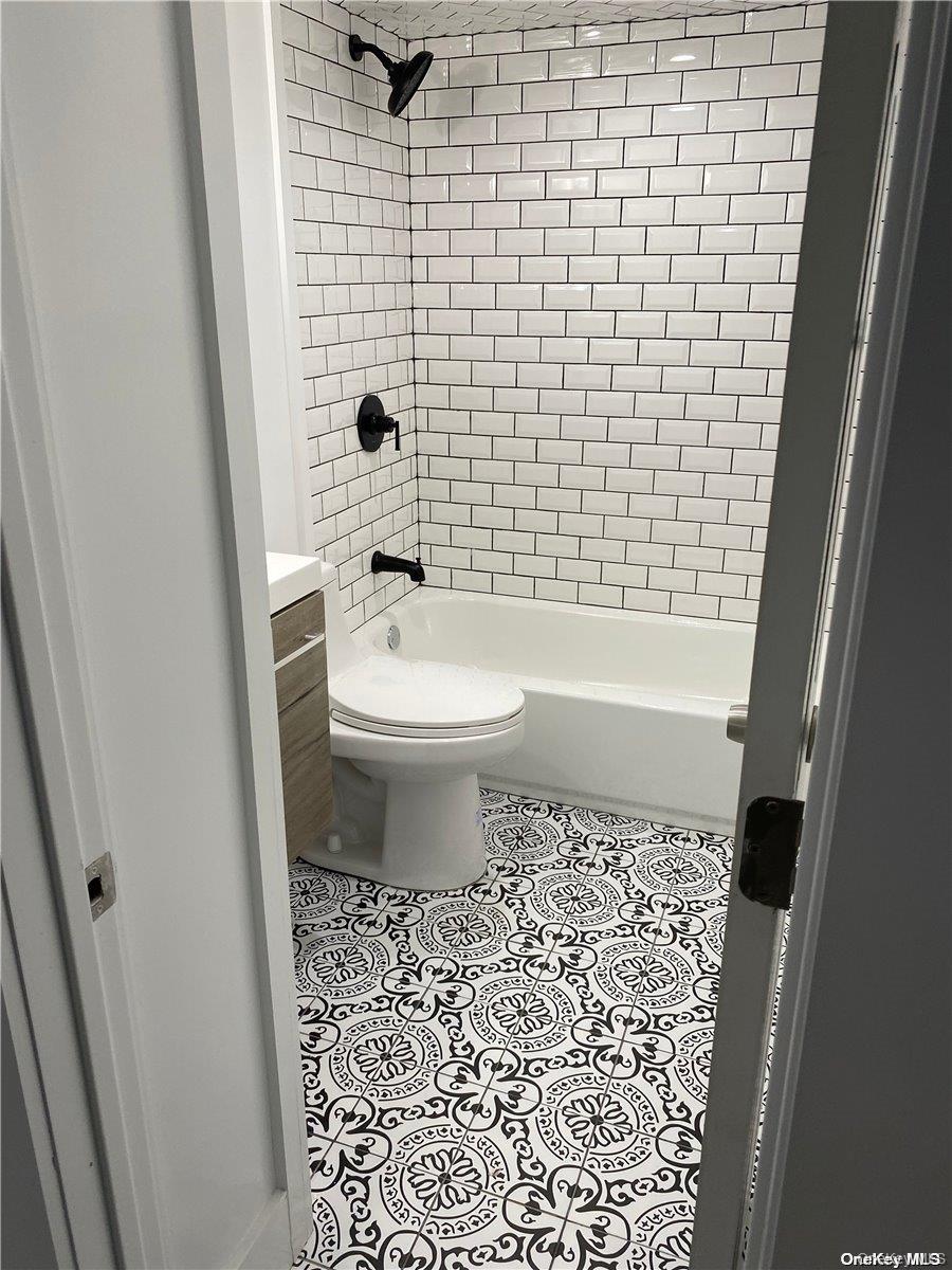 122 E Fulton Street # lower, Long Beach, NY 11561