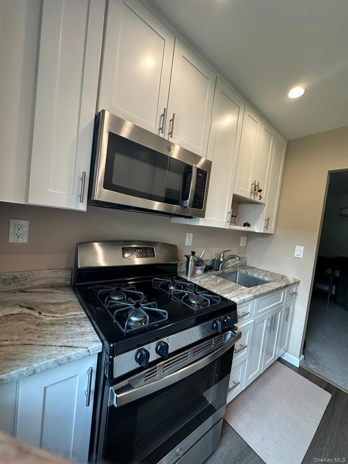 5 Oakdale Manor # B14, Suffern, NY 10901