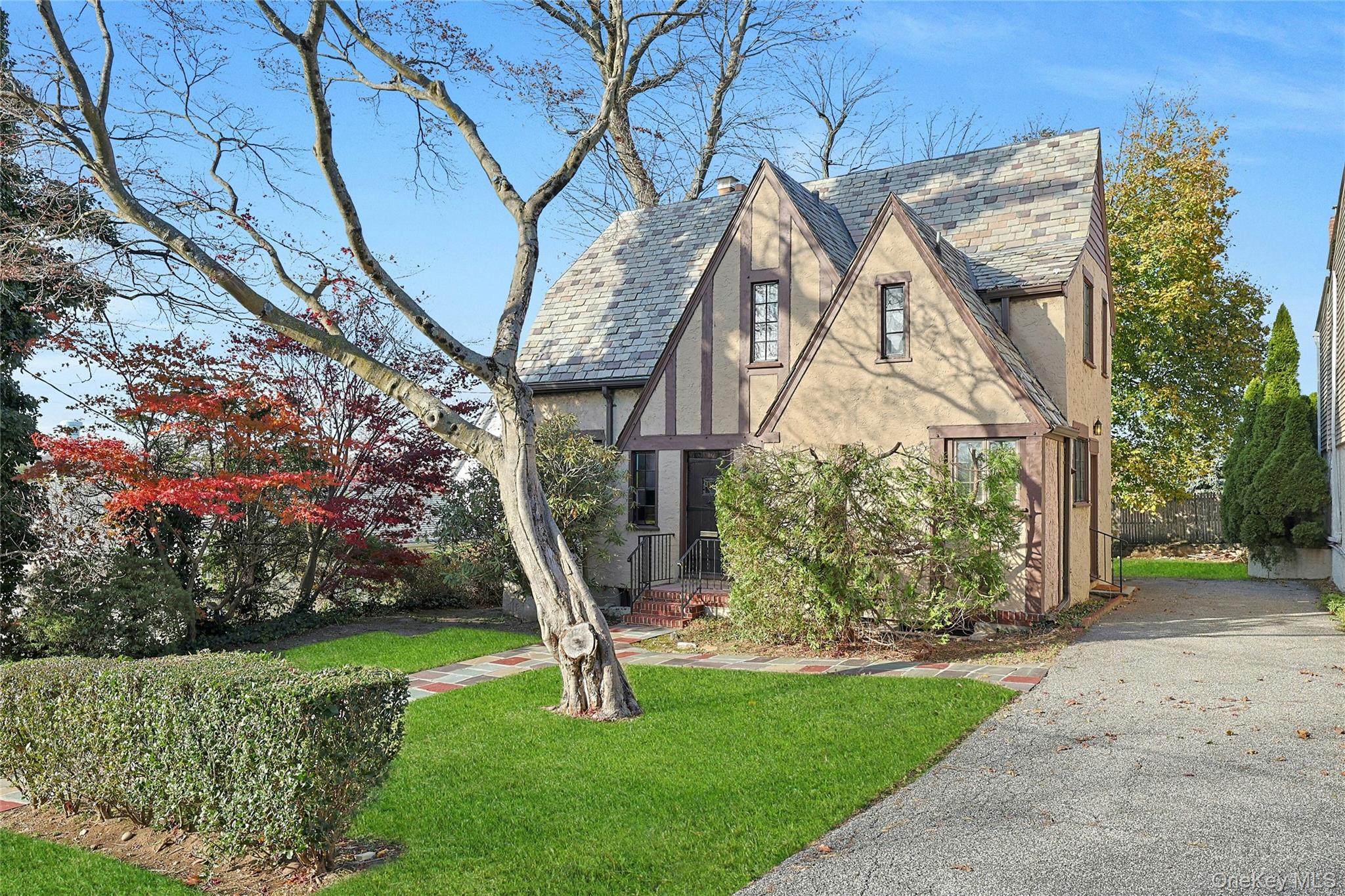 19 Surrey Lane, Yonkers, NY 10710