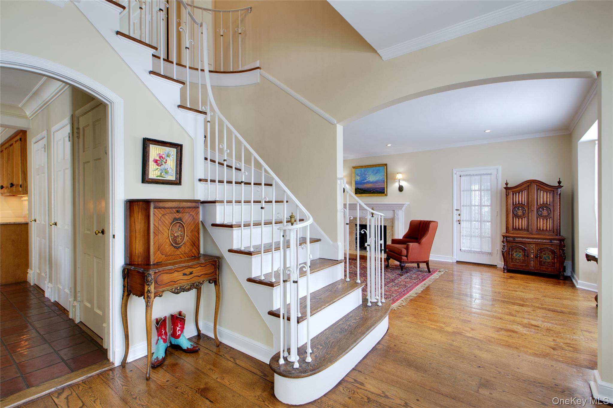 32 Barnard Place, Manhasset, NY 11030