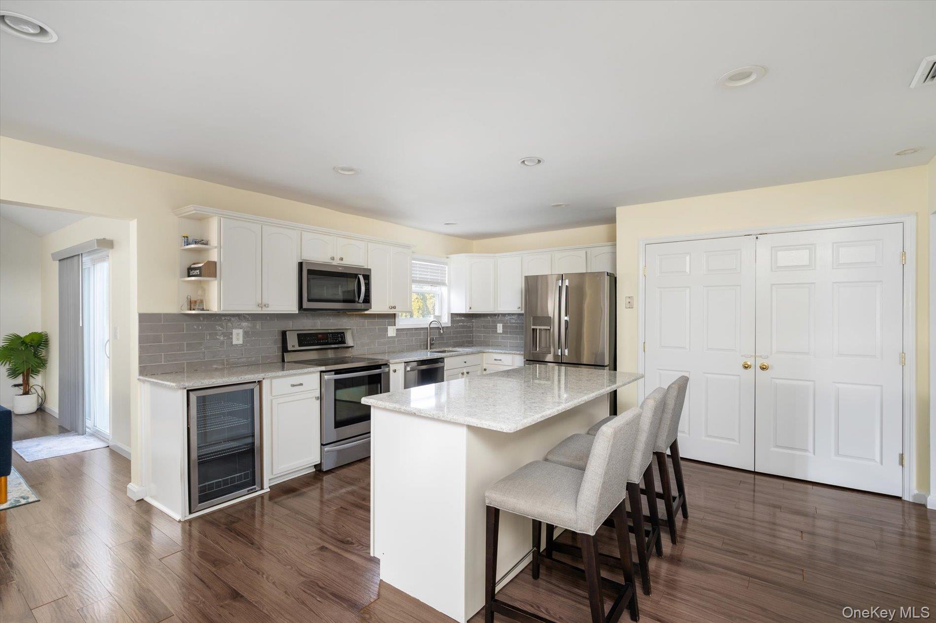 1 Park Court, Smithtown, NY 11787