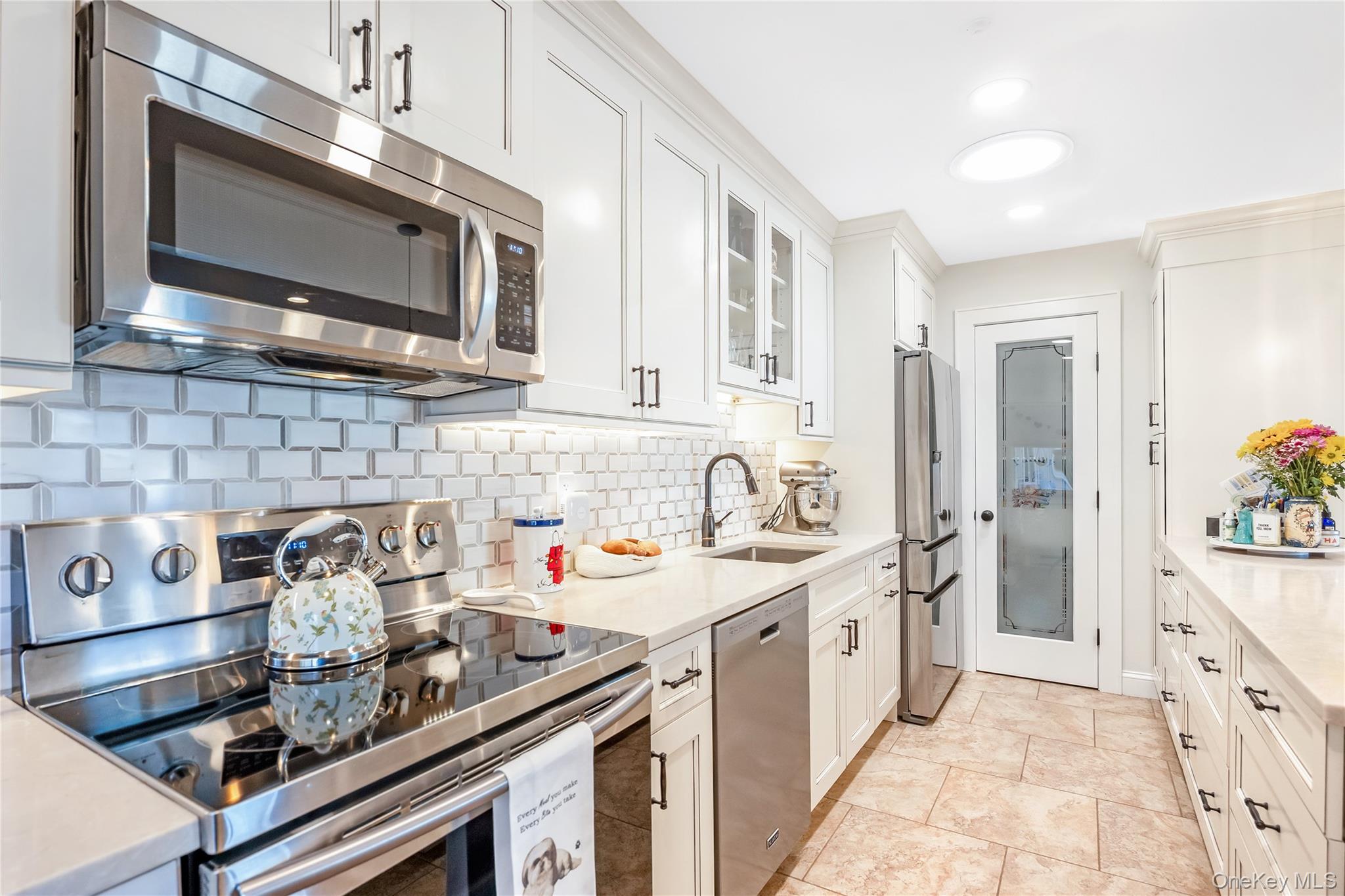 203 Cabot Court S, Saint James, NY 11780