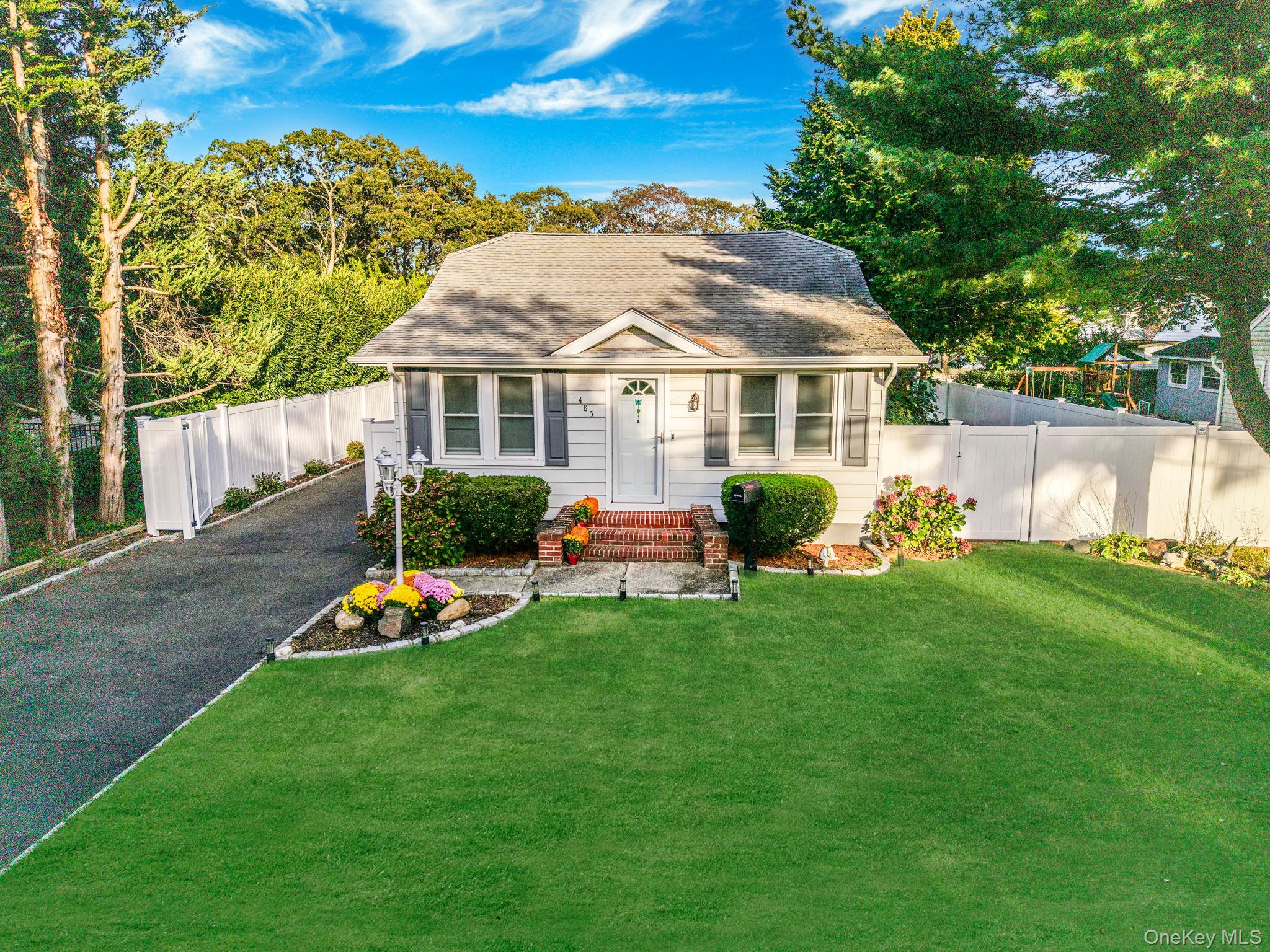 485 3rd Avenue, Bayport, NY 11705