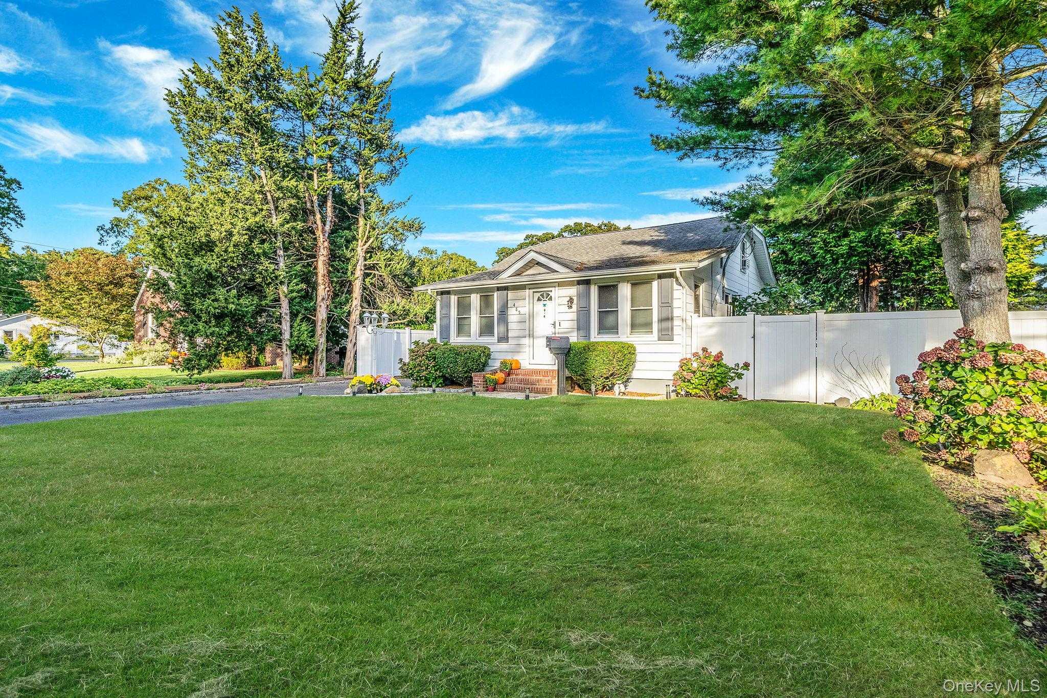 485 3rd Avenue, Bayport, NY 11705