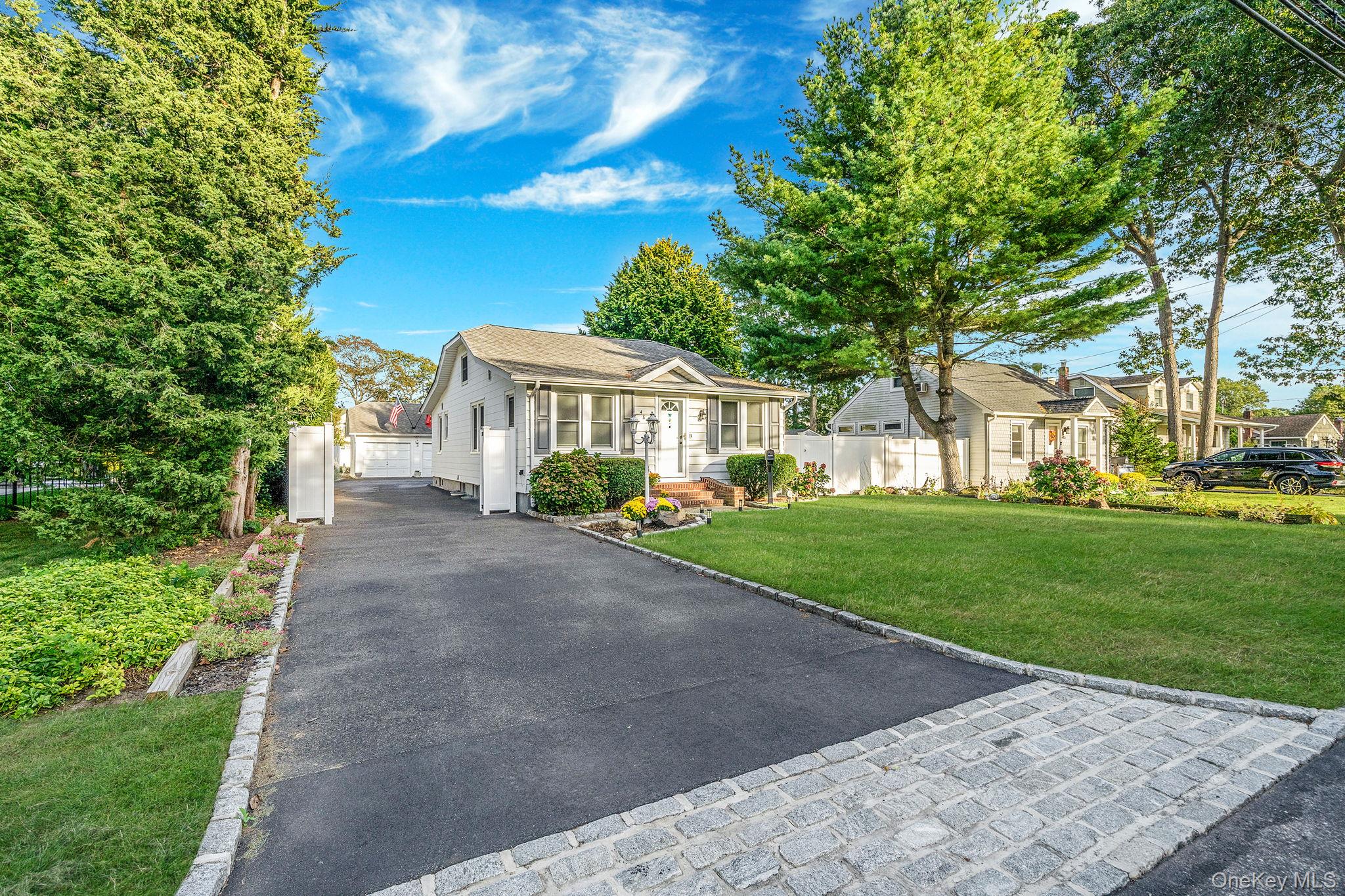 485 3rd Avenue, Bayport, NY 11705