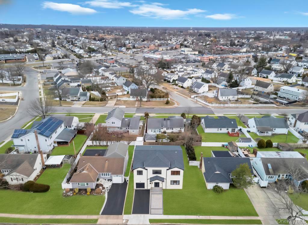 472 Farmranch Road E, Bethpage, NY 11714