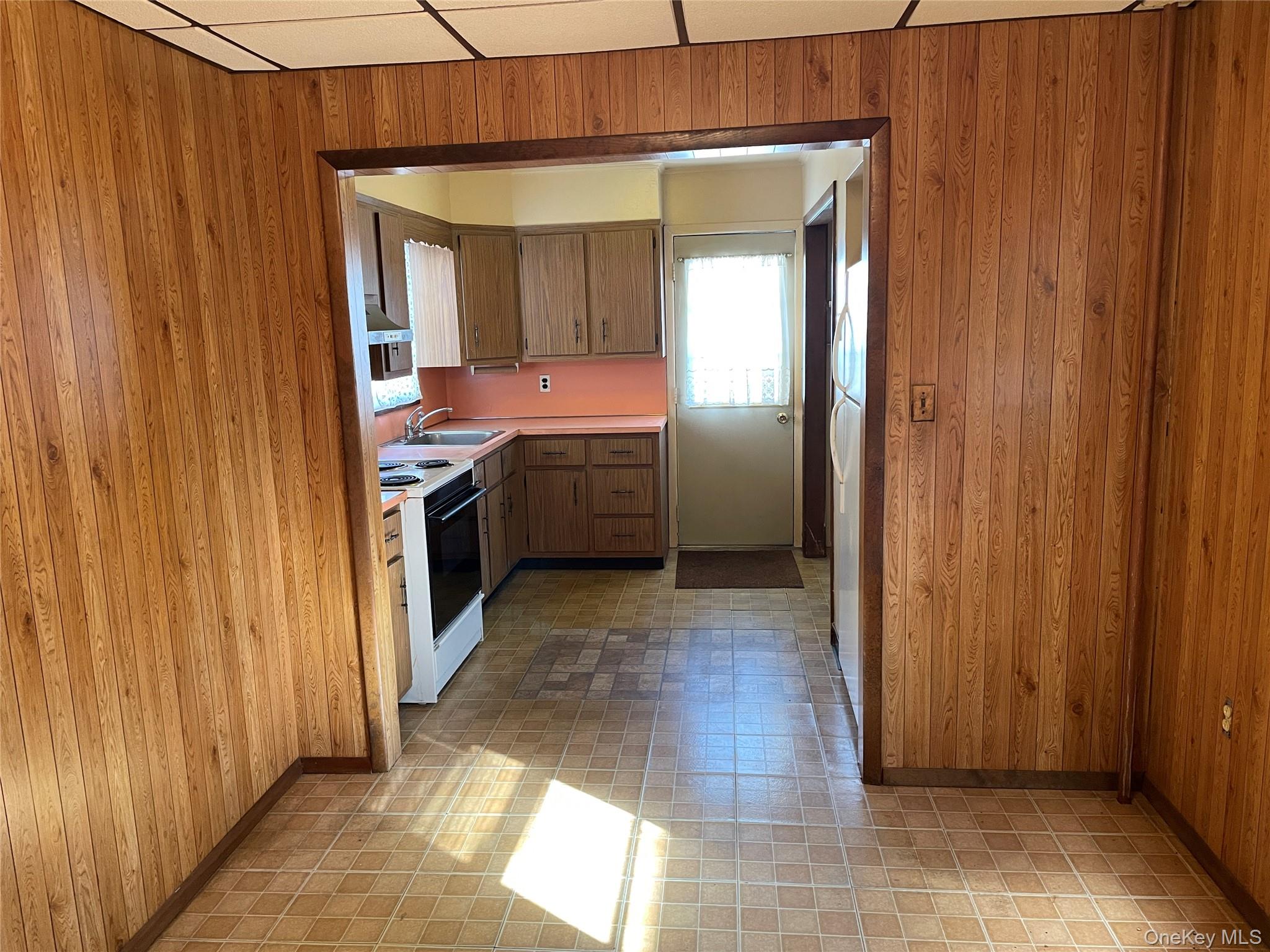 20 Wyona Avenue, Lindenhurst, NY 11757